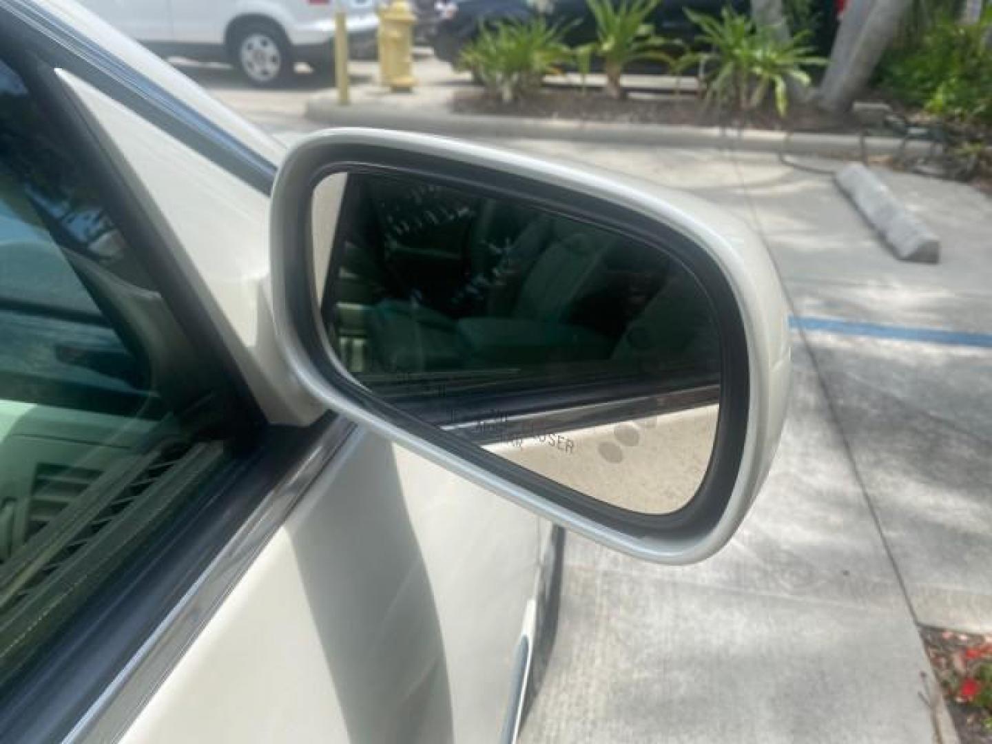 2008 White Diamond Tricoat /Light Linen Cadillac DTS 1 OWNER LOW MILES 30,516 (1G6KD57YX8U) with an Northstar 4.6L DOHC V8 Engine engine, Automatic transmission, located at 4701 North Dixie Hwy, Pompano Beach, FL, 33064, (954) 422-2889, 26.240938, -80.123474 - OUR WEBPAGE FLORIDACARS1.COM HAS OVER 100 PHOTOS AND FREE CARFAX LINK 2008 CADILLAC DTS 1SB VIN: 1G6KD57YX8U144247 1 G 6 K D 5 7 Y X 8 U 1 4 4 2 4 7 SEDAN 4 DR 4.6L V8 F GASOLINE FRONT WHEEL DRIVE Top Features A/C Seat(s) Leather Seats Alloy Wheels Memory Seat(s) BOSE Sound System Parking Sensors Bl - Photo#95