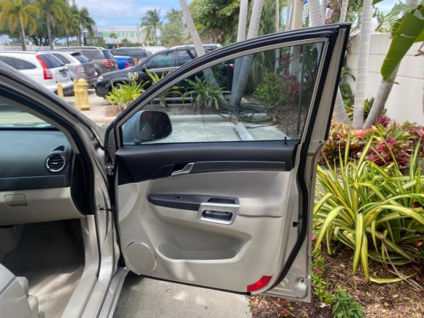 2008 Silver Pearl /Gray Saturn VUE XR FL LOW MILES 24,084 (3GSCL53718S) with an 3.6L V6 SFI Engine engine, Automatic transmission, located at 4701 North Dixie Hwy, Pompano Beach, FL, 33064, (954) 422-2889, 26.240938, -80.123474 - OUR WEBPAGE FLORIDACARS1.COM HAS OVER 100 PHOTOS AND FREE CARFAX LINK 2008 SATURN VUE XR VIN: 3GSCL53718S634338 3 G S C L 5 3 7 1 8 S 6 3 4 3 3 8 4 DOOR WAGON/SPORT UTILITY 3.6L V6 F GASOLINE FRONT WHEEL DRIVE Top Features Alloy Wheels Cloth Seats Preferred Package Satellite Radio Ready Basic Featur - Photo#11