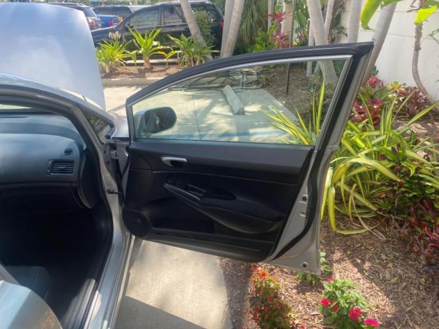 2009 Alabaster Silver Metallic /Black Honda Civic Sdn 1 OWNER FL LOW MILES 36,489 LX-S (2HGFA16609H) with an 1.8L SOHC MPFI 16-Valve i-VTEC I4 Engine engine, Automatic transmission, located at 4701 North Dixie Hwy, Pompano Beach, FL, 33064, (954) 422-2889, 26.240938, -80.123474 - OUR WEBPAGE FLORIDACARS1.COM HAS OVER 100 PHOTOS AND FREE CARFAX LINK 2009 HONDA CIVIC LX-S 36 MPG VIN: 2HGFA16609H342129 2 H G F A 1 6 6 0 9 H 3 4 2 1 2 9 SEDAN 4 DR 1.8L I4 F SOHC 16V GASOLINE FRONT WHEEL DRIVE Top Features Alloy Wheels Cloth Seats Basic Features ABS Brakes Auxiliary Audio Input P - Photo#11