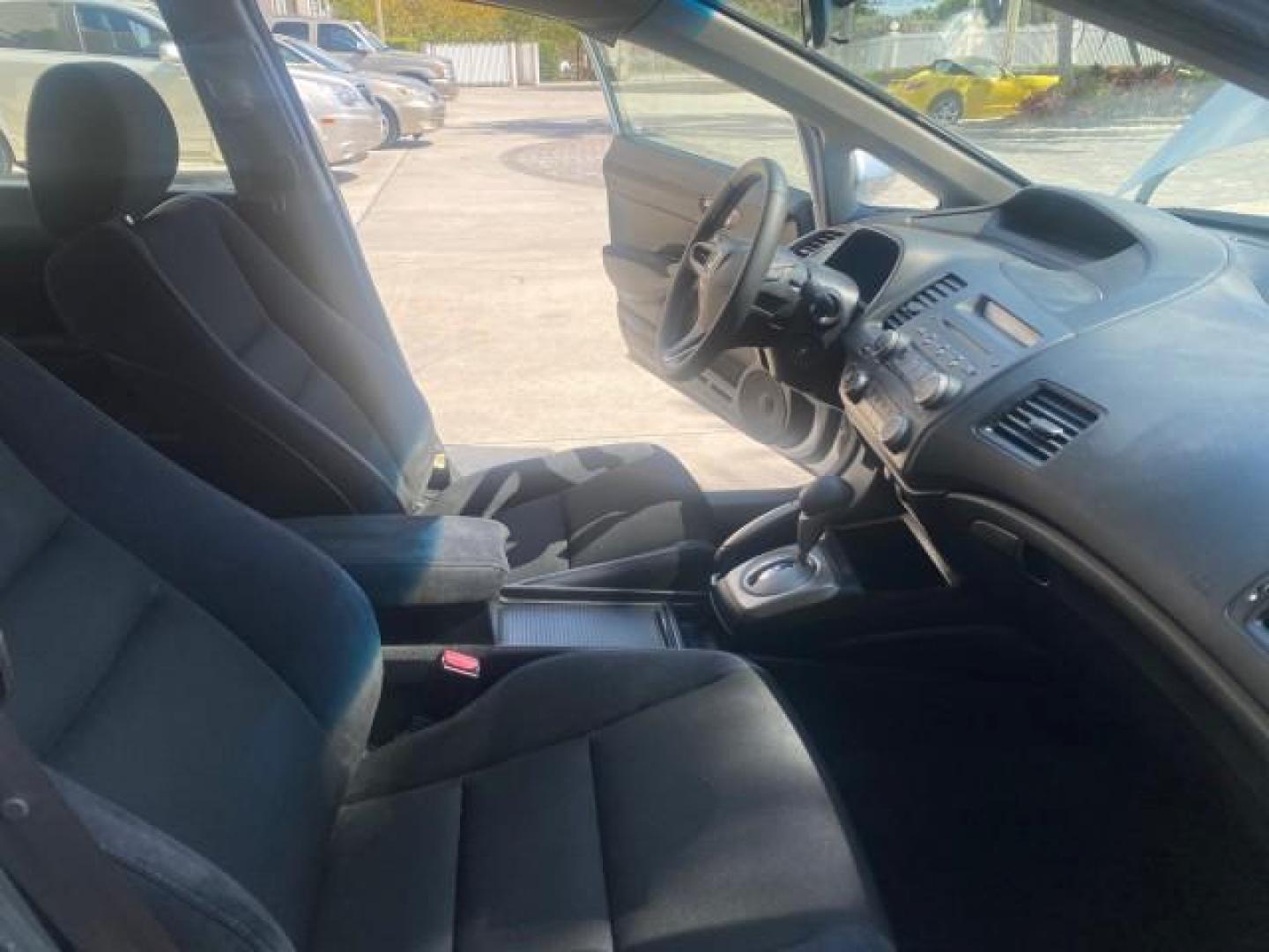 2009 Alabaster Silver Metallic /Black Honda Civic Sdn 1 OWNER FL LOW MILES 36,489 LX-S (2HGFA16609H) with an 1.8L SOHC MPFI 16-Valve i-VTEC I4 Engine engine, Automatic transmission, located at 4701 North Dixie Hwy, Pompano Beach, FL, 33064, (954) 422-2889, 26.240938, -80.123474 - OUR WEBPAGE FLORIDACARS1.COM HAS OVER 100 PHOTOS AND FREE CARFAX LINK 2009 HONDA CIVIC LX-S 36 MPG VIN: 2HGFA16609H342129 2 H G F A 1 6 6 0 9 H 3 4 2 1 2 9 SEDAN 4 DR 1.8L I4 F SOHC 16V GASOLINE FRONT WHEEL DRIVE Top Features Alloy Wheels Cloth Seats Basic Features ABS Brakes Auxiliary Audio Input P - Photo#12
