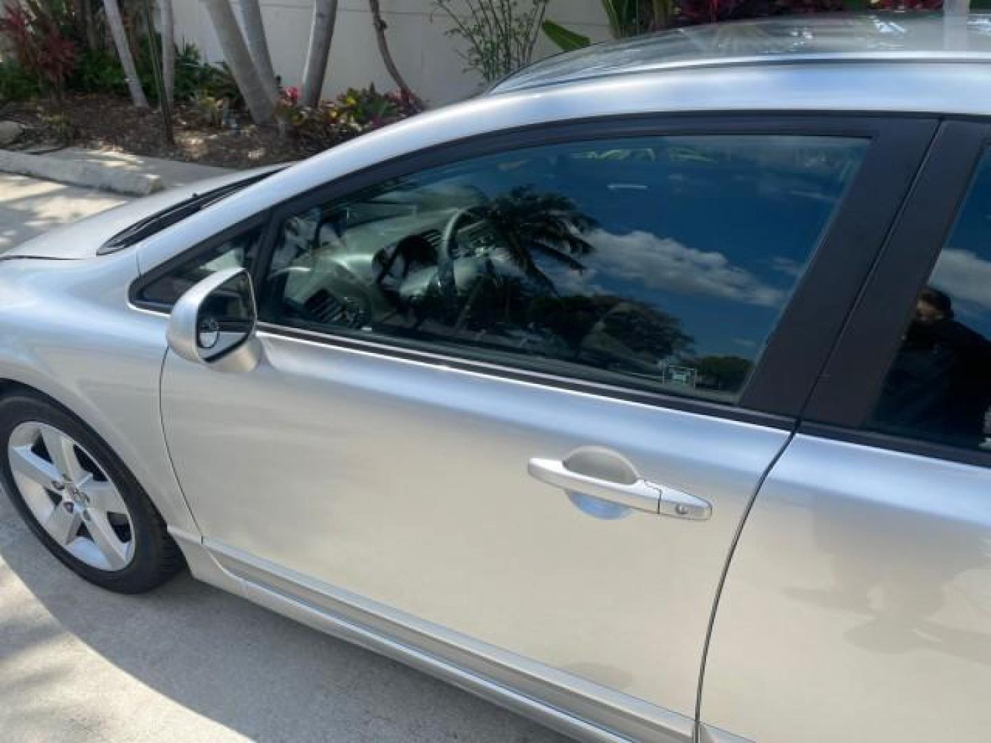 2009 Alabaster Silver Metallic /Black Honda Civic Sdn 1 OWNER FL LOW MILES 36,489 LX-S (2HGFA16609H) with an 1.8L SOHC MPFI 16-Valve i-VTEC I4 Engine engine, Automatic transmission, located at 4701 North Dixie Hwy, Pompano Beach, FL, 33064, (954) 422-2889, 26.240938, -80.123474 - OUR WEBPAGE FLORIDACARS1.COM HAS OVER 100 PHOTOS AND FREE CARFAX LINK 2009 HONDA CIVIC LX-S 36 MPG VIN: 2HGFA16609H342129 2 H G F A 1 6 6 0 9 H 3 4 2 1 2 9 SEDAN 4 DR 1.8L I4 F SOHC 16V GASOLINE FRONT WHEEL DRIVE Top Features Alloy Wheels Cloth Seats Basic Features ABS Brakes Auxiliary Audio Input P - Photo#26
