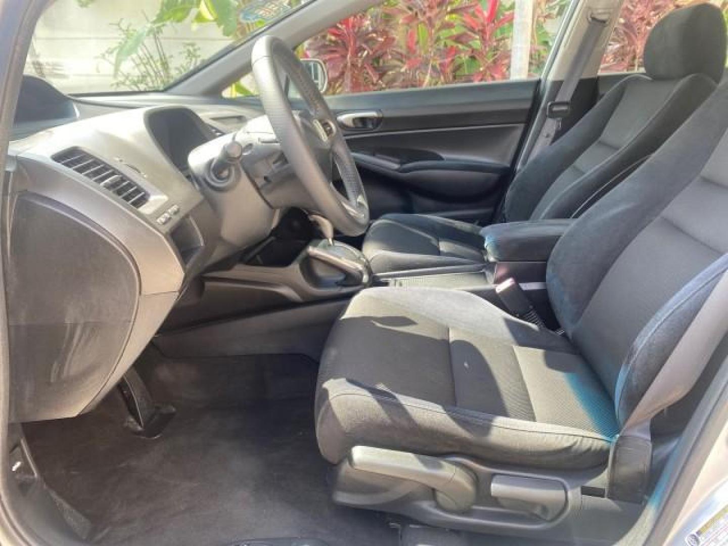 2009 Alabaster Silver Metallic /Black Honda Civic Sdn 1 OWNER FL LOW MILES 36,489 LX-S (2HGFA16609H) with an 1.8L SOHC MPFI 16-Valve i-VTEC I4 Engine engine, Automatic transmission, located at 4701 North Dixie Hwy, Pompano Beach, FL, 33064, (954) 422-2889, 26.240938, -80.123474 - OUR WEBPAGE FLORIDACARS1.COM HAS OVER 100 PHOTOS AND FREE CARFAX LINK 2009 HONDA CIVIC LX-S 36 MPG VIN: 2HGFA16609H342129 2 H G F A 1 6 6 0 9 H 3 4 2 1 2 9 SEDAN 4 DR 1.8L I4 F SOHC 16V GASOLINE FRONT WHEEL DRIVE Top Features Alloy Wheels Cloth Seats Basic Features ABS Brakes Auxiliary Audio Input P - Photo#32