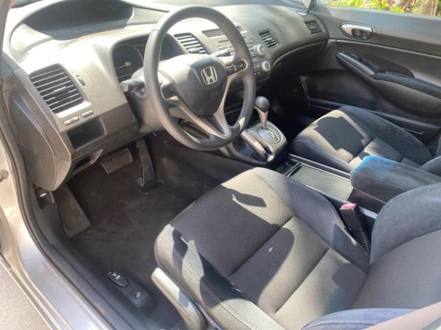 2009 Alabaster Silver Metallic /Black Honda Civic Sdn 1 OWNER FL LOW MILES 36,489 LX-S (2HGFA16609H) with an 1.8L SOHC MPFI 16-Valve i-VTEC I4 Engine engine, Automatic transmission, located at 4701 North Dixie Hwy, Pompano Beach, FL, 33064, (954) 422-2889, 26.240938, -80.123474 - OUR WEBPAGE FLORIDACARS1.COM HAS OVER 100 PHOTOS AND FREE CARFAX LINK 2009 HONDA CIVIC LX-S 36 MPG VIN: 2HGFA16609H342129 2 H G F A 1 6 6 0 9 H 3 4 2 1 2 9 SEDAN 4 DR 1.8L I4 F SOHC 16V GASOLINE FRONT WHEEL DRIVE Top Features Alloy Wheels Cloth Seats Basic Features ABS Brakes Auxiliary Audio Input P - Photo#34