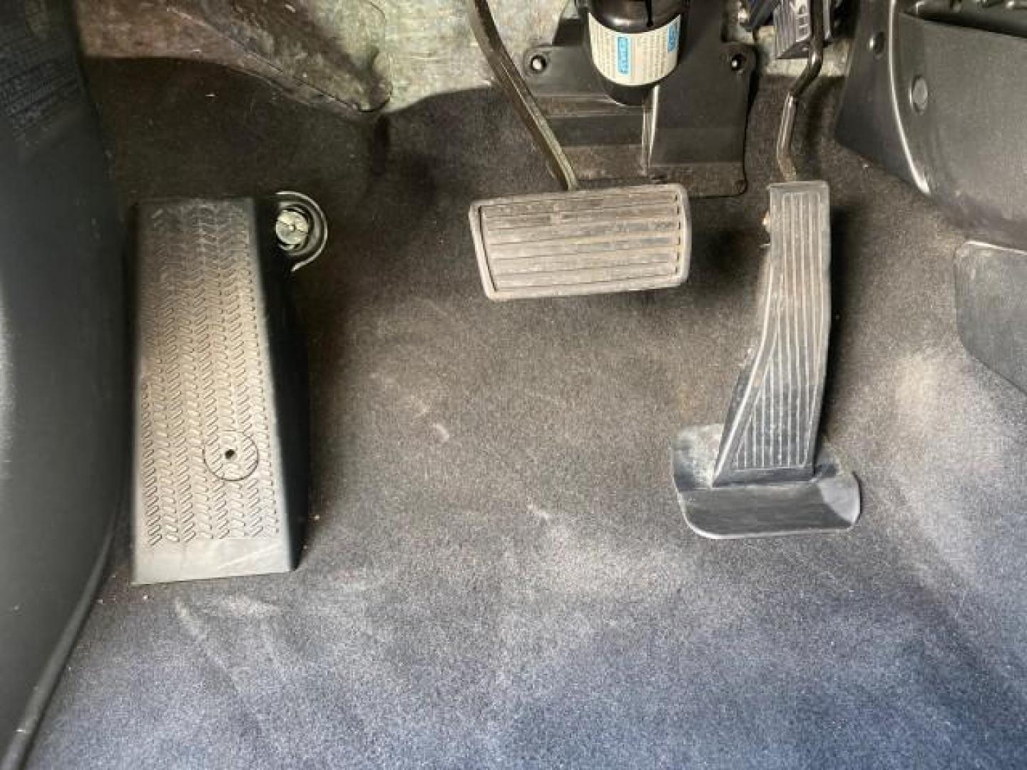 2009 Alabaster Silver Metallic /Black Honda Civic Sdn 1 OWNER FL LOW MILES 36,489 LX-S (2HGFA16609H) with an 1.8L SOHC MPFI 16-Valve i-VTEC I4 Engine engine, Automatic transmission, located at 4701 North Dixie Hwy, Pompano Beach, FL, 33064, (954) 422-2889, 26.240938, -80.123474 - OUR WEBPAGE FLORIDACARS1.COM HAS OVER 100 PHOTOS AND FREE CARFAX LINK 2009 HONDA CIVIC LX-S 36 MPG VIN: 2HGFA16609H342129 2 H G F A 1 6 6 0 9 H 3 4 2 1 2 9 SEDAN 4 DR 1.8L I4 F SOHC 16V GASOLINE FRONT WHEEL DRIVE Top Features Alloy Wheels Cloth Seats Basic Features ABS Brakes Auxiliary Audio Input P - Photo#57