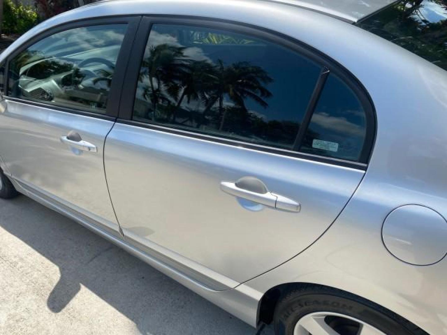 2009 Alabaster Silver Metallic /Black Honda Civic Sdn 1 OWNER FL LOW MILES 36,489 LX-S (2HGFA16609H) with an 1.8L SOHC MPFI 16-Valve i-VTEC I4 Engine engine, Automatic transmission, located at 4701 North Dixie Hwy, Pompano Beach, FL, 33064, (954) 422-2889, 26.240938, -80.123474 - OUR WEBPAGE FLORIDACARS1.COM HAS OVER 100 PHOTOS AND FREE CARFAX LINK 2009 HONDA CIVIC LX-S 36 MPG VIN: 2HGFA16609H342129 2 H G F A 1 6 6 0 9 H 3 4 2 1 2 9 SEDAN 4 DR 1.8L I4 F SOHC 16V GASOLINE FRONT WHEEL DRIVE Top Features Alloy Wheels Cloth Seats Basic Features ABS Brakes Auxiliary Audio Input P - Photo#58