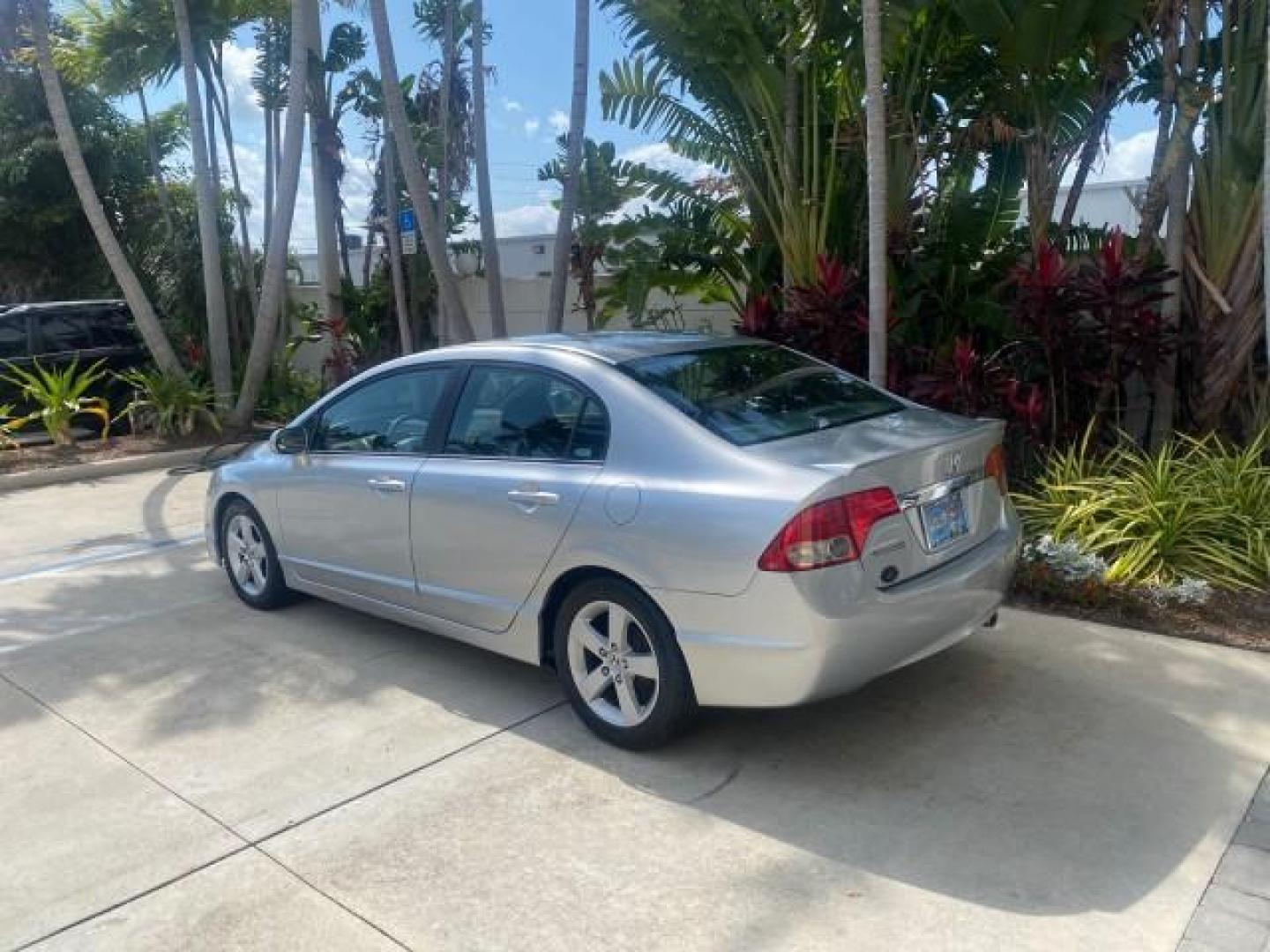 2009 Alabaster Silver Metallic /Black Honda Civic Sdn 1 OWNER FL LOW MILES 36,489 LX-S (2HGFA16609H) with an 1.8L SOHC MPFI 16-Valve i-VTEC I4 Engine engine, Automatic transmission, located at 4701 North Dixie Hwy, Pompano Beach, FL, 33064, (954) 422-2889, 26.240938, -80.123474 - OUR WEBPAGE FLORIDACARS1.COM HAS OVER 100 PHOTOS AND FREE CARFAX LINK 2009 HONDA CIVIC LX-S 36 MPG VIN: 2HGFA16609H342129 2 H G F A 1 6 6 0 9 H 3 4 2 1 2 9 SEDAN 4 DR 1.8L I4 F SOHC 16V GASOLINE FRONT WHEEL DRIVE Top Features Alloy Wheels Cloth Seats Basic Features ABS Brakes Auxiliary Audio Input P - Photo#5