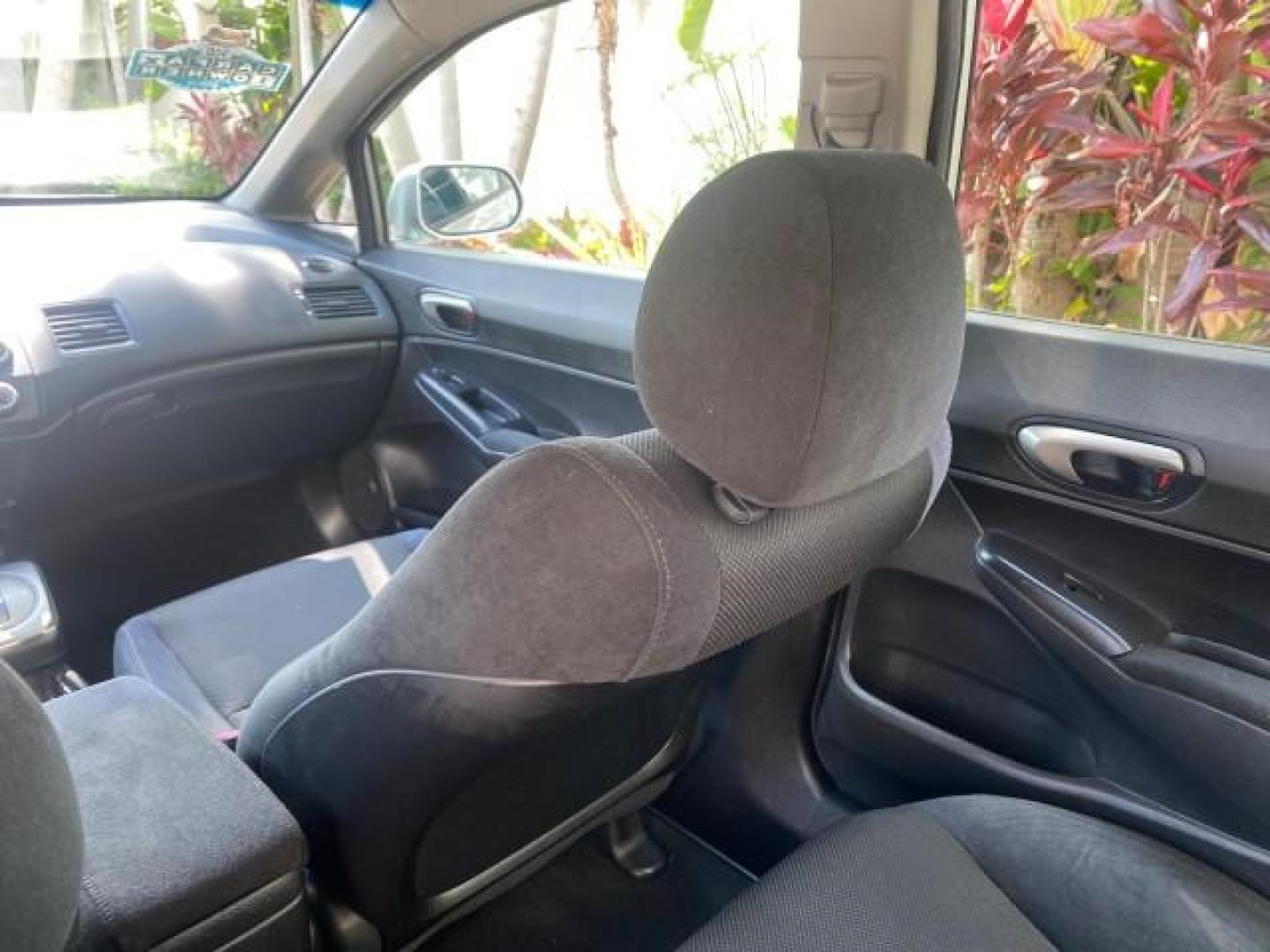 2009 Alabaster Silver Metallic /Black Honda Civic Sdn 1 OWNER FL LOW MILES 36,489 LX-S (2HGFA16609H) with an 1.8L SOHC MPFI 16-Valve i-VTEC I4 Engine engine, Automatic transmission, located at 4701 North Dixie Hwy, Pompano Beach, FL, 33064, (954) 422-2889, 26.240938, -80.123474 - OUR WEBPAGE FLORIDACARS1.COM HAS OVER 100 PHOTOS AND FREE CARFAX LINK 2009 HONDA CIVIC LX-S 36 MPG VIN: 2HGFA16609H342129 2 H G F A 1 6 6 0 9 H 3 4 2 1 2 9 SEDAN 4 DR 1.8L I4 F SOHC 16V GASOLINE FRONT WHEEL DRIVE Top Features Alloy Wheels Cloth Seats Basic Features ABS Brakes Auxiliary Audio Input P - Photo#65