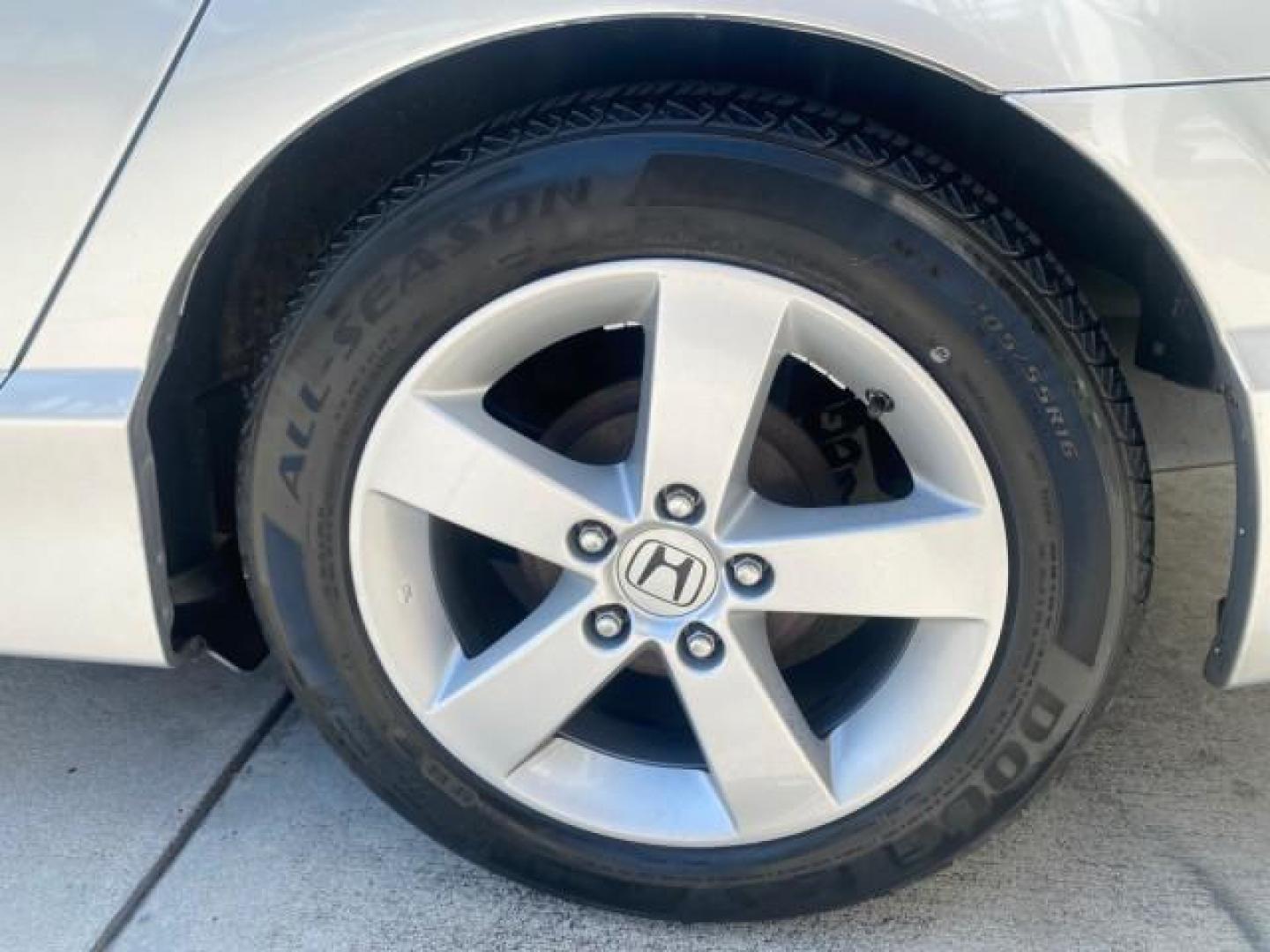 2009 Alabaster Silver Metallic /Black Honda Civic Sdn 1 OWNER FL LOW MILES 36,489 LX-S (2HGFA16609H) with an 1.8L SOHC MPFI 16-Valve i-VTEC I4 Engine engine, Automatic transmission, located at 4701 North Dixie Hwy, Pompano Beach, FL, 33064, (954) 422-2889, 26.240938, -80.123474 - OUR WEBPAGE FLORIDACARS1.COM HAS OVER 100 PHOTOS AND FREE CARFAX LINK 2009 HONDA CIVIC LX-S 36 MPG VIN: 2HGFA16609H342129 2 H G F A 1 6 6 0 9 H 3 4 2 1 2 9 SEDAN 4 DR 1.8L I4 F SOHC 16V GASOLINE FRONT WHEEL DRIVE Top Features Alloy Wheels Cloth Seats Basic Features ABS Brakes Auxiliary Audio Input P - Photo#68
