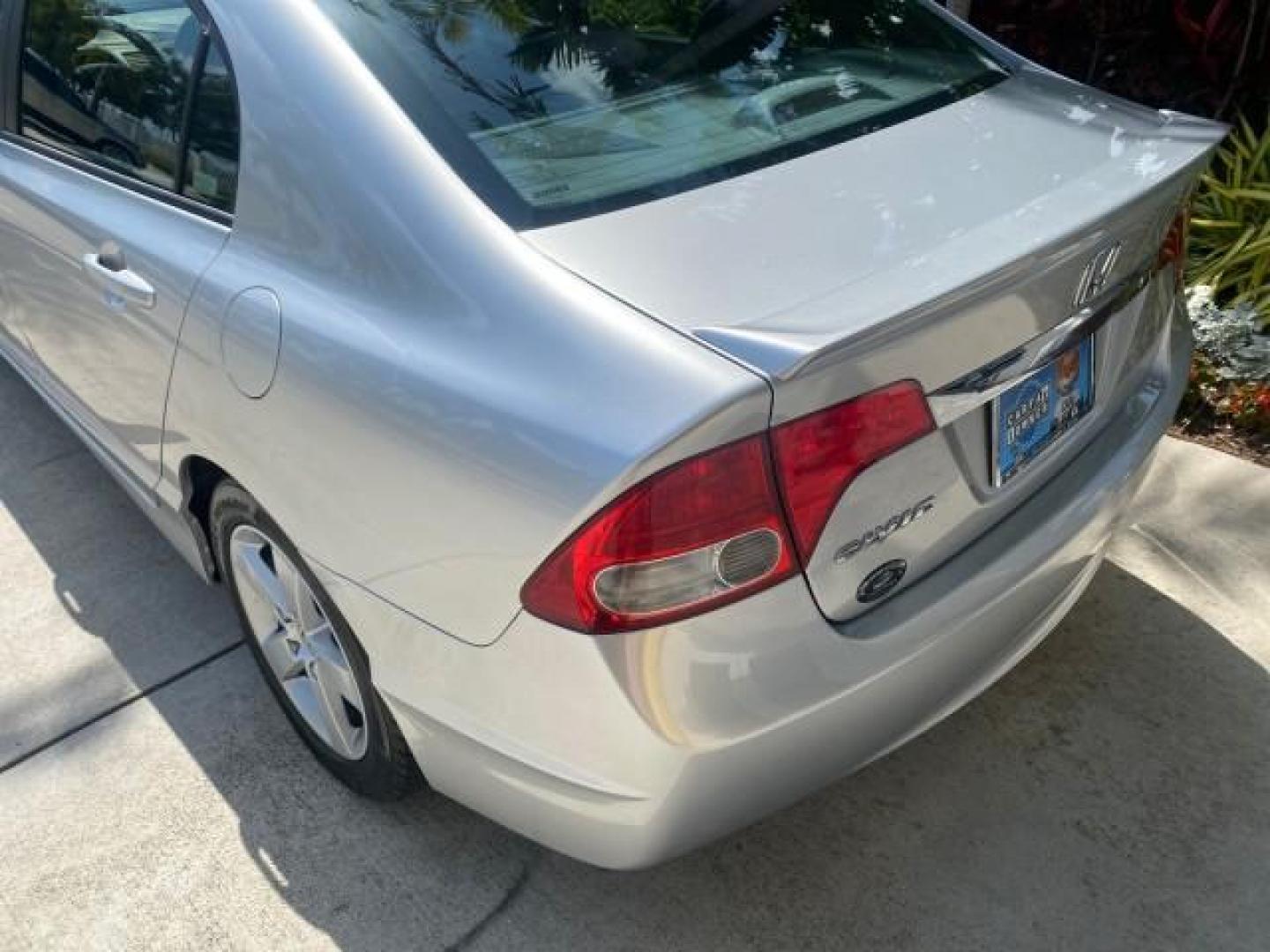 2009 Alabaster Silver Metallic /Black Honda Civic Sdn 1 OWNER FL LOW MILES 36,489 LX-S (2HGFA16609H) with an 1.8L SOHC MPFI 16-Valve i-VTEC I4 Engine engine, Automatic transmission, located at 4701 North Dixie Hwy, Pompano Beach, FL, 33064, (954) 422-2889, 26.240938, -80.123474 - OUR WEBPAGE FLORIDACARS1.COM HAS OVER 100 PHOTOS AND FREE CARFAX LINK 2009 HONDA CIVIC LX-S 36 MPG VIN: 2HGFA16609H342129 2 H G F A 1 6 6 0 9 H 3 4 2 1 2 9 SEDAN 4 DR 1.8L I4 F SOHC 16V GASOLINE FRONT WHEEL DRIVE Top Features Alloy Wheels Cloth Seats Basic Features ABS Brakes Auxiliary Audio Input P - Photo#70