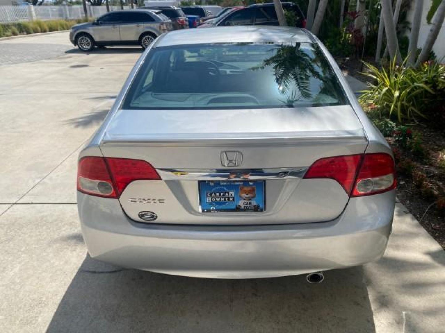 2009 Alabaster Silver Metallic /Black Honda Civic Sdn 1 OWNER FL LOW MILES 36,489 LX-S (2HGFA16609H) with an 1.8L SOHC MPFI 16-Valve i-VTEC I4 Engine engine, Automatic transmission, located at 4701 North Dixie Hwy, Pompano Beach, FL, 33064, (954) 422-2889, 26.240938, -80.123474 - OUR WEBPAGE FLORIDACARS1.COM HAS OVER 100 PHOTOS AND FREE CARFAX LINK 2009 HONDA CIVIC LX-S 36 MPG VIN: 2HGFA16609H342129 2 H G F A 1 6 6 0 9 H 3 4 2 1 2 9 SEDAN 4 DR 1.8L I4 F SOHC 16V GASOLINE FRONT WHEEL DRIVE Top Features Alloy Wheels Cloth Seats Basic Features ABS Brakes Auxiliary Audio Input P - Photo#71