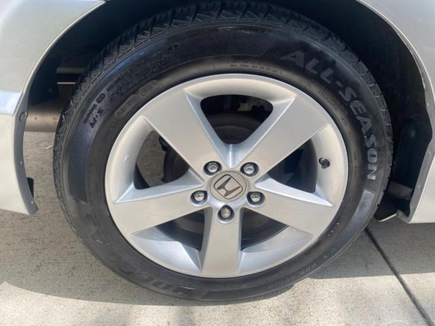 2009 Alabaster Silver Metallic /Black Honda Civic Sdn 1 OWNER FL LOW MILES 36,489 LX-S (2HGFA16609H) with an 1.8L SOHC MPFI 16-Valve i-VTEC I4 Engine engine, Automatic transmission, located at 4701 North Dixie Hwy, Pompano Beach, FL, 33064, (954) 422-2889, 26.240938, -80.123474 - OUR WEBPAGE FLORIDACARS1.COM HAS OVER 100 PHOTOS AND FREE CARFAX LINK 2009 HONDA CIVIC LX-S 36 MPG VIN: 2HGFA16609H342129 2 H G F A 1 6 6 0 9 H 3 4 2 1 2 9 SEDAN 4 DR 1.8L I4 F SOHC 16V GASOLINE FRONT WHEEL DRIVE Top Features Alloy Wheels Cloth Seats Basic Features ABS Brakes Auxiliary Audio Input P - Photo#76