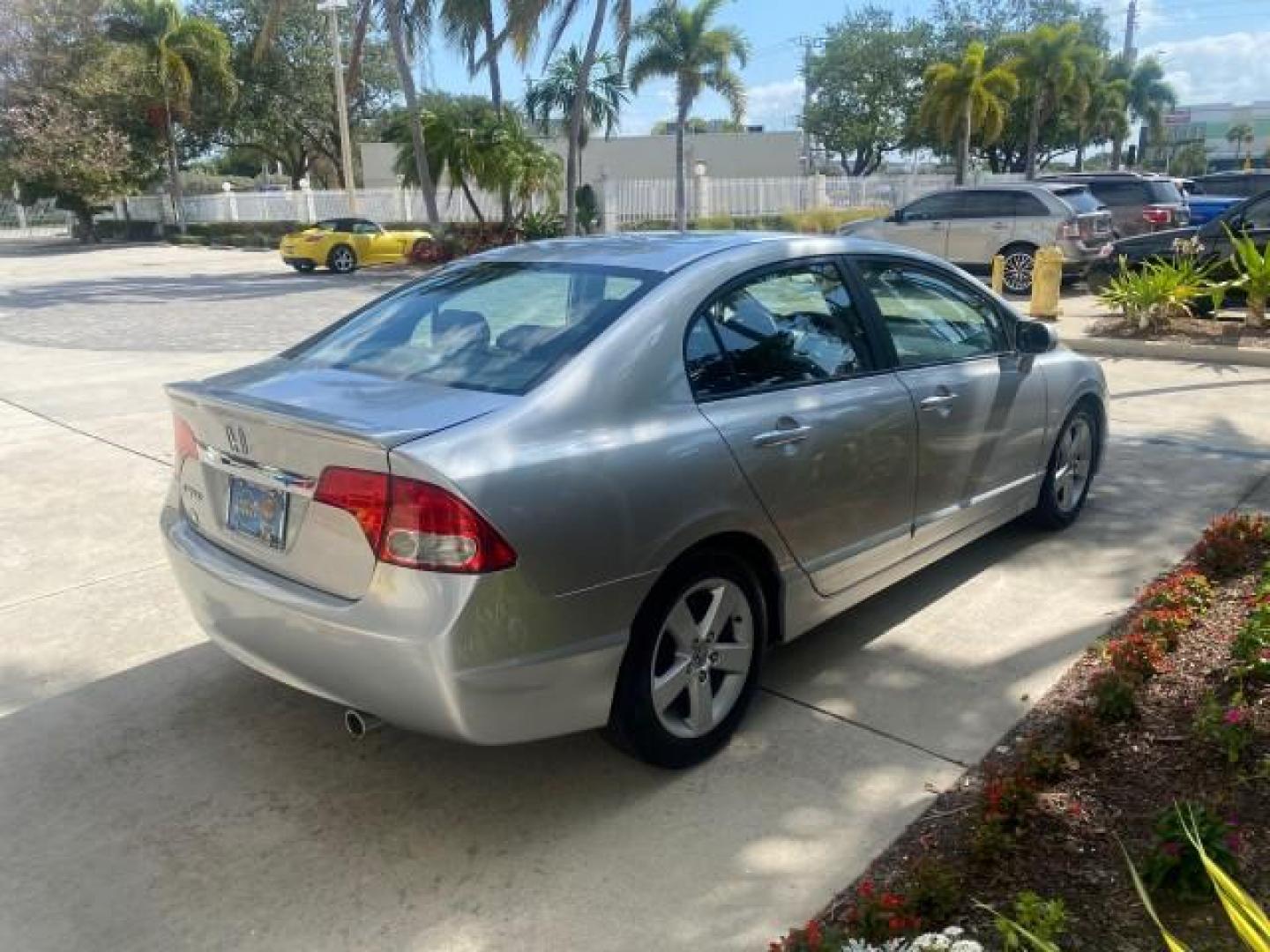 2009 Alabaster Silver Metallic /Black Honda Civic Sdn 1 OWNER FL LOW MILES 36,489 LX-S (2HGFA16609H) with an 1.8L SOHC MPFI 16-Valve i-VTEC I4 Engine engine, Automatic transmission, located at 4701 North Dixie Hwy, Pompano Beach, FL, 33064, (954) 422-2889, 26.240938, -80.123474 - OUR WEBPAGE FLORIDACARS1.COM HAS OVER 100 PHOTOS AND FREE CARFAX LINK 2009 HONDA CIVIC LX-S 36 MPG VIN: 2HGFA16609H342129 2 H G F A 1 6 6 0 9 H 3 4 2 1 2 9 SEDAN 4 DR 1.8L I4 F SOHC 16V GASOLINE FRONT WHEEL DRIVE Top Features Alloy Wheels Cloth Seats Basic Features ABS Brakes Auxiliary Audio Input P - Photo#7