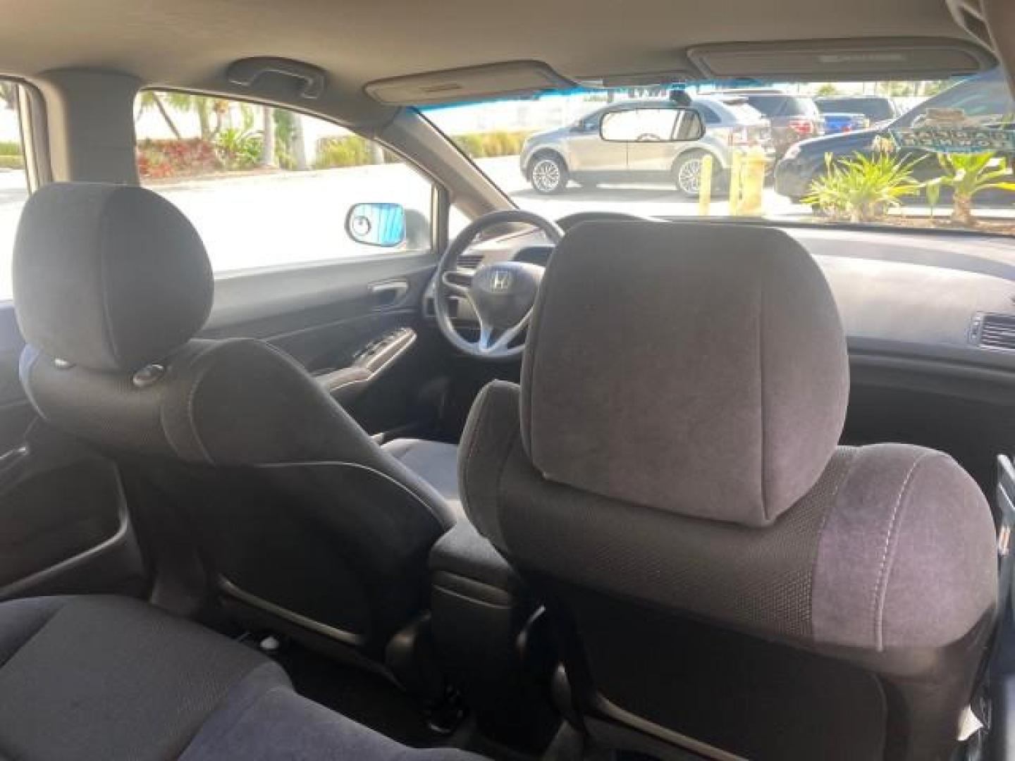 2009 Alabaster Silver Metallic /Black Honda Civic Sdn 1 OWNER FL LOW MILES 36,489 LX-S (2HGFA16609H) with an 1.8L SOHC MPFI 16-Valve i-VTEC I4 Engine engine, Automatic transmission, located at 4701 North Dixie Hwy, Pompano Beach, FL, 33064, (954) 422-2889, 26.240938, -80.123474 - OUR WEBPAGE FLORIDACARS1.COM HAS OVER 100 PHOTOS AND FREE CARFAX LINK 2009 HONDA CIVIC LX-S 36 MPG VIN: 2HGFA16609H342129 2 H G F A 1 6 6 0 9 H 3 4 2 1 2 9 SEDAN 4 DR 1.8L I4 F SOHC 16V GASOLINE FRONT WHEEL DRIVE Top Features Alloy Wheels Cloth Seats Basic Features ABS Brakes Auxiliary Audio Input P - Photo#83