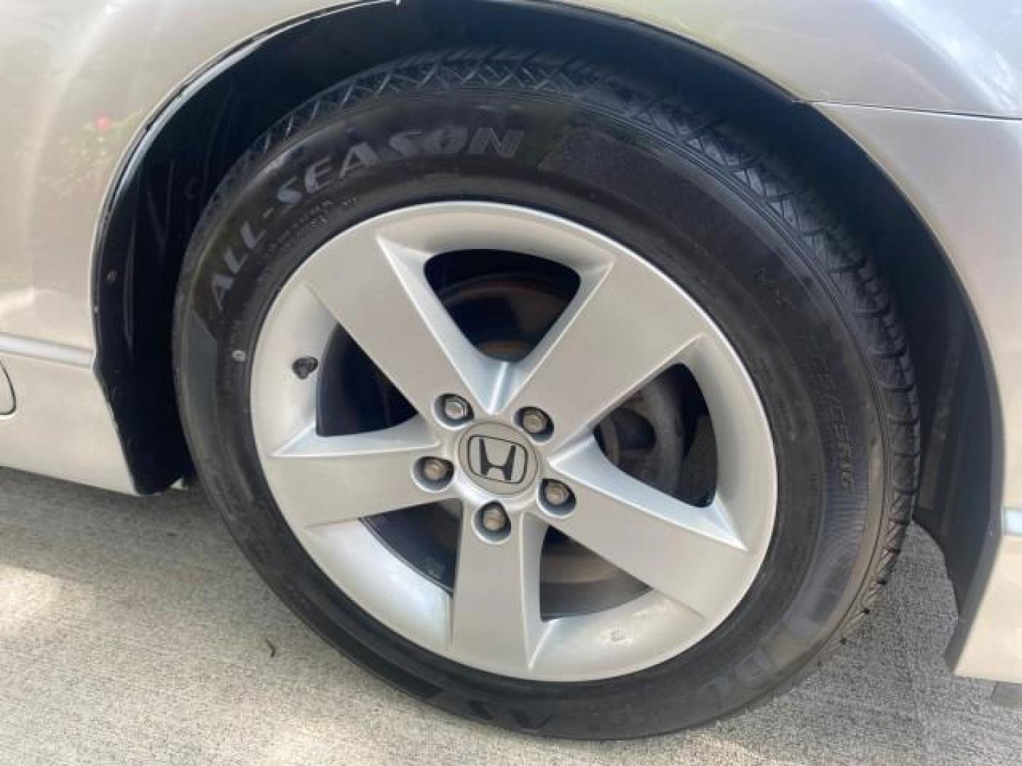 2009 Alabaster Silver Metallic /Black Honda Civic Sdn 1 OWNER FL LOW MILES 36,489 LX-S (2HGFA16609H) with an 1.8L SOHC MPFI 16-Valve i-VTEC I4 Engine engine, Automatic transmission, located at 4701 North Dixie Hwy, Pompano Beach, FL, 33064, (954) 422-2889, 26.240938, -80.123474 - OUR WEBPAGE FLORIDACARS1.COM HAS OVER 100 PHOTOS AND FREE CARFAX LINK 2009 HONDA CIVIC LX-S 36 MPG VIN: 2HGFA16609H342129 2 H G F A 1 6 6 0 9 H 3 4 2 1 2 9 SEDAN 4 DR 1.8L I4 F SOHC 16V GASOLINE FRONT WHEEL DRIVE Top Features Alloy Wheels Cloth Seats Basic Features ABS Brakes Auxiliary Audio Input P - Photo#96