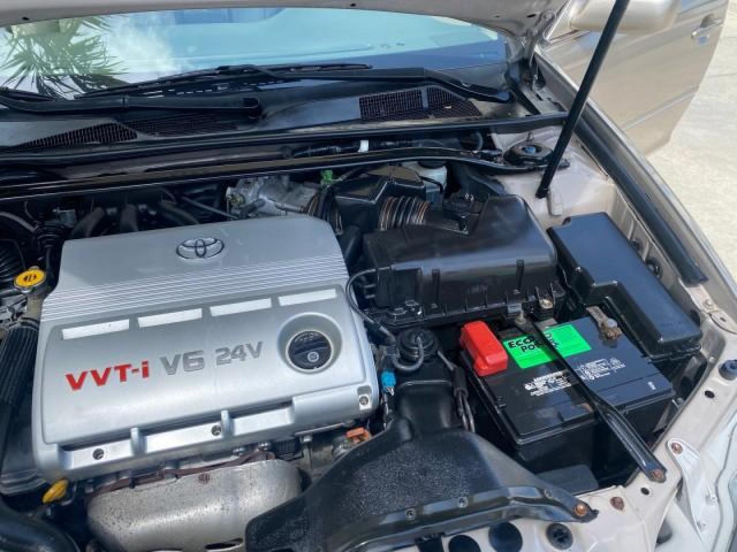 2005 Desert Sand Mica /Taupe Toyota Camry XLE V6 SUNROOF LEATHER (4T1BF30K35U) with an 3.0L DOHC MPFI Vvti 24-Valve V6 Engine engine, Automatic transmission, located at 4701 North Dixie Hwy, Pompano Beach, FL, 33064, (954) 422-2889, 26.240938, -80.123474 - OUR WEBPAGE FLORIDACARS1.COM HAS OVER 100 PHOTOS AND FREE CARFAX LINK 2005 TOYOTA CAMRY LE V6 SUNROOF LEATHER BUCKET SEATS VIN: 4T1BF30K35U597683 4 T 1 B F 3 0 K 3 5 U 5 9 7 6 8 3 SEDAN 4 DR 3.0L V6 F DOHC 24V GASOLINE 28 MPG FRONT WHEEL DRIVE TIRES ARE NEW ! Top Features Alloy Wheels Luxury Package - Photo#25