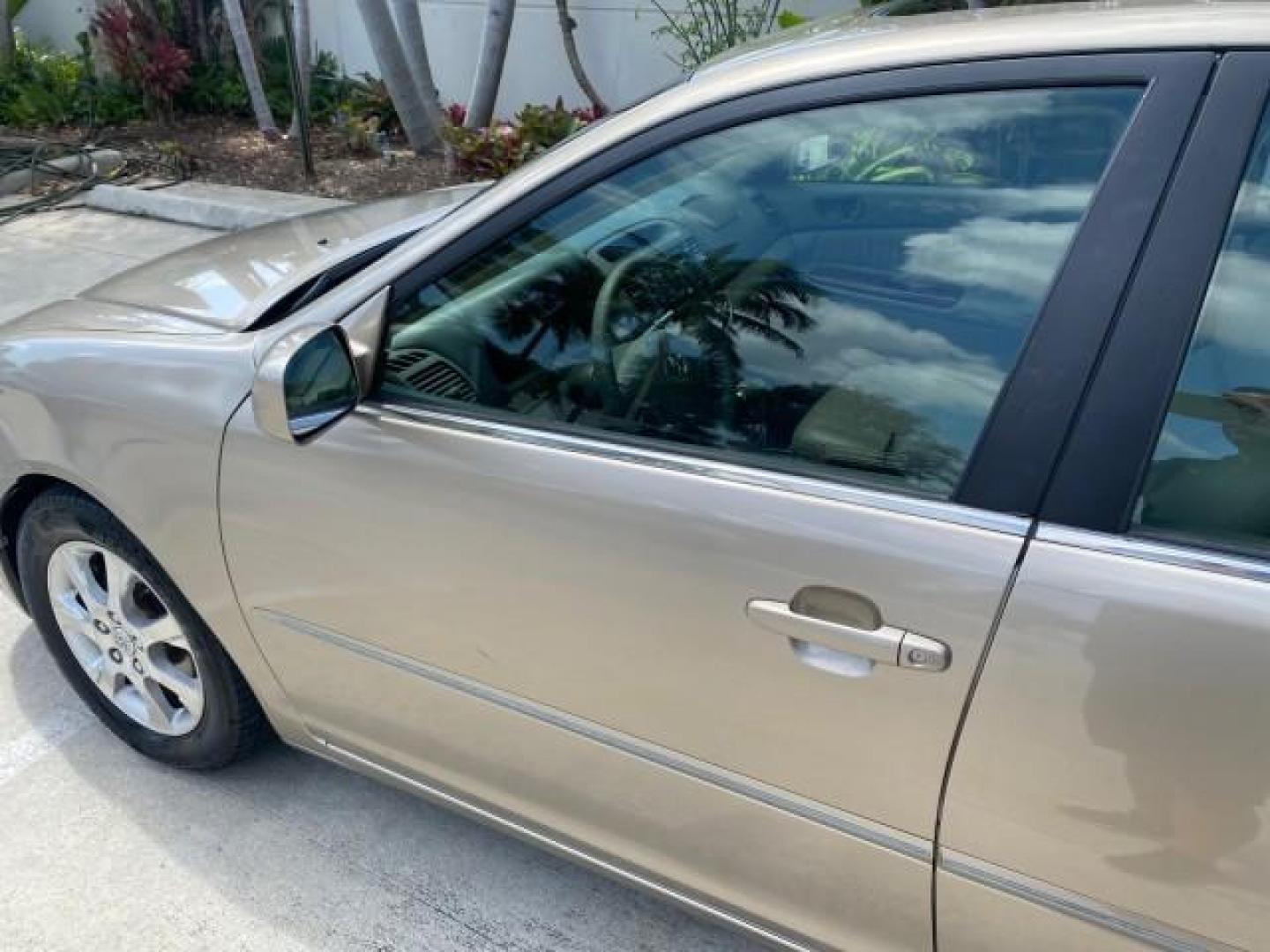 2005 Desert Sand Mica /Taupe Toyota Camry XLE V6 SUNROOF LEATHER (4T1BF30K35U) with an 3.0L DOHC MPFI Vvti 24-Valve V6 Engine engine, Automatic transmission, located at 4701 North Dixie Hwy, Pompano Beach, FL, 33064, (954) 422-2889, 26.240938, -80.123474 - OUR WEBPAGE FLORIDACARS1.COM HAS OVER 100 PHOTOS AND FREE CARFAX LINK 2005 TOYOTA CAMRY LE V6 SUNROOF LEATHER BUCKET SEATS VIN: 4T1BF30K35U597683 4 T 1 B F 3 0 K 3 5 U 5 9 7 6 8 3 SEDAN 4 DR 3.0L V6 F DOHC 24V GASOLINE 28 MPG FRONT WHEEL DRIVE TIRES ARE NEW ! Top Features Alloy Wheels Luxury Package - Photo#26