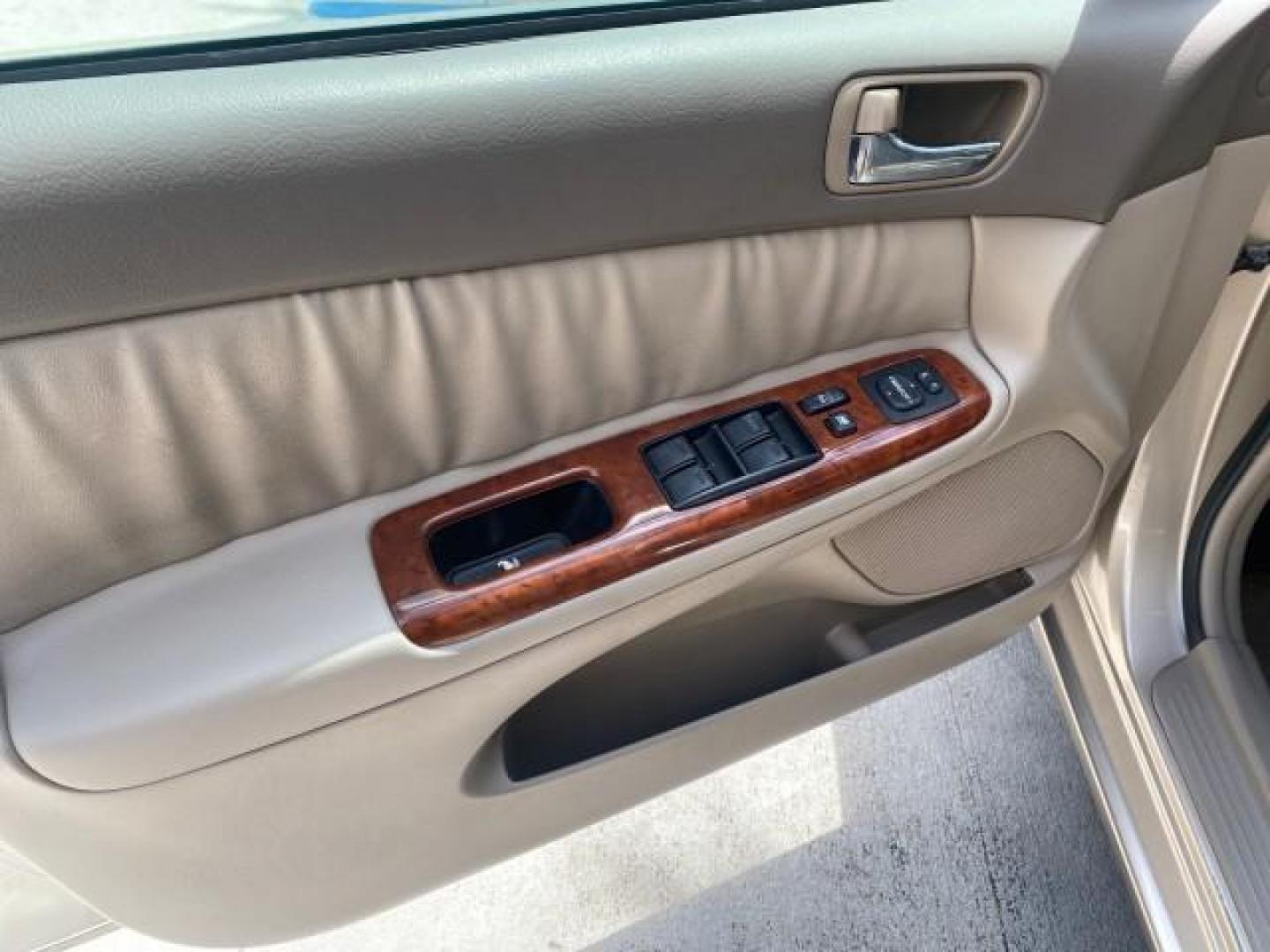 2005 Desert Sand Mica /Taupe Toyota Camry XLE V6 SUNROOF LEATHER (4T1BF30K35U) with an 3.0L DOHC MPFI Vvti 24-Valve V6 Engine engine, Automatic transmission, located at 4701 North Dixie Hwy, Pompano Beach, FL, 33064, (954) 422-2889, 26.240938, -80.123474 - OUR WEBPAGE FLORIDACARS1.COM HAS OVER 100 PHOTOS AND FREE CARFAX LINK 2005 TOYOTA CAMRY LE V6 SUNROOF LEATHER BUCKET SEATS VIN: 4T1BF30K35U597683 4 T 1 B F 3 0 K 3 5 U 5 9 7 6 8 3 SEDAN 4 DR 3.0L V6 F DOHC 24V GASOLINE 28 MPG FRONT WHEEL DRIVE TIRES ARE NEW ! Top Features Alloy Wheels Luxury Package - Photo#30