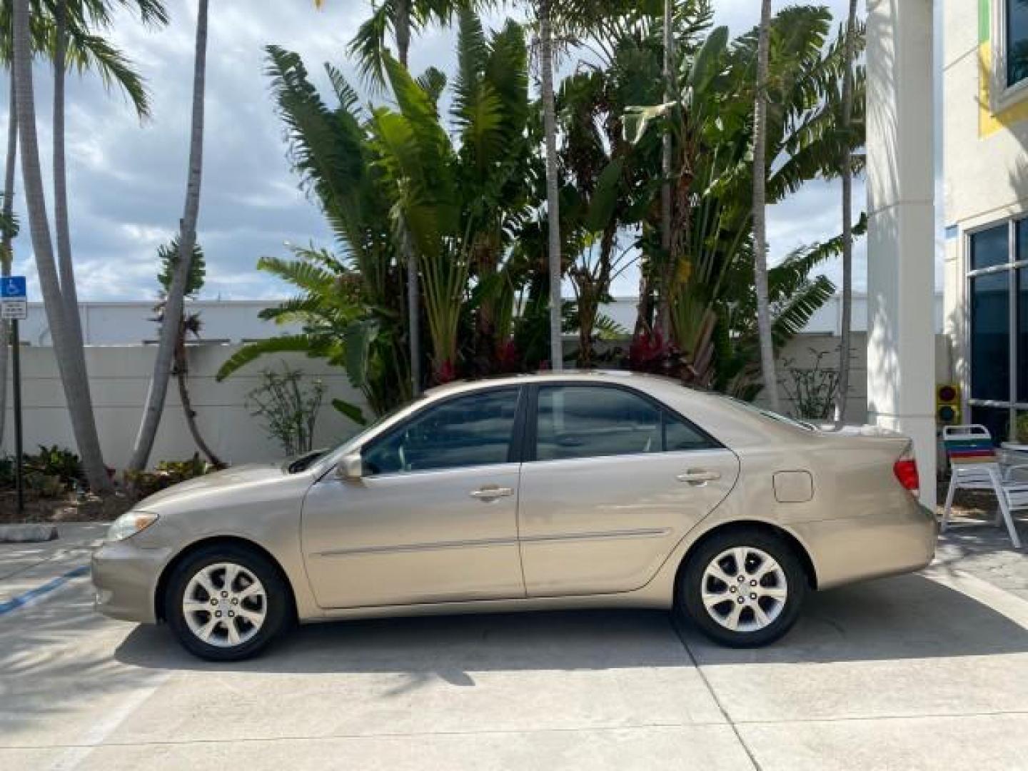 2005 Desert Sand Mica /Taupe Toyota Camry XLE V6 SUNROOF LEATHER (4T1BF30K35U) with an 3.0L DOHC MPFI Vvti 24-Valve V6 Engine engine, Automatic transmission, located at 4701 North Dixie Hwy, Pompano Beach, FL, 33064, (954) 422-2889, 26.240938, -80.123474 - OUR WEBPAGE FLORIDACARS1.COM HAS OVER 100 PHOTOS AND FREE CARFAX LINK 2005 TOYOTA CAMRY LE V6 SUNROOF LEATHER BUCKET SEATS VIN: 4T1BF30K35U597683 4 T 1 B F 3 0 K 3 5 U 5 9 7 6 8 3 SEDAN 4 DR 3.0L V6 F DOHC 24V GASOLINE 28 MPG FRONT WHEEL DRIVE TIRES ARE NEW ! Top Features Alloy Wheels Luxury Package - Photo#4