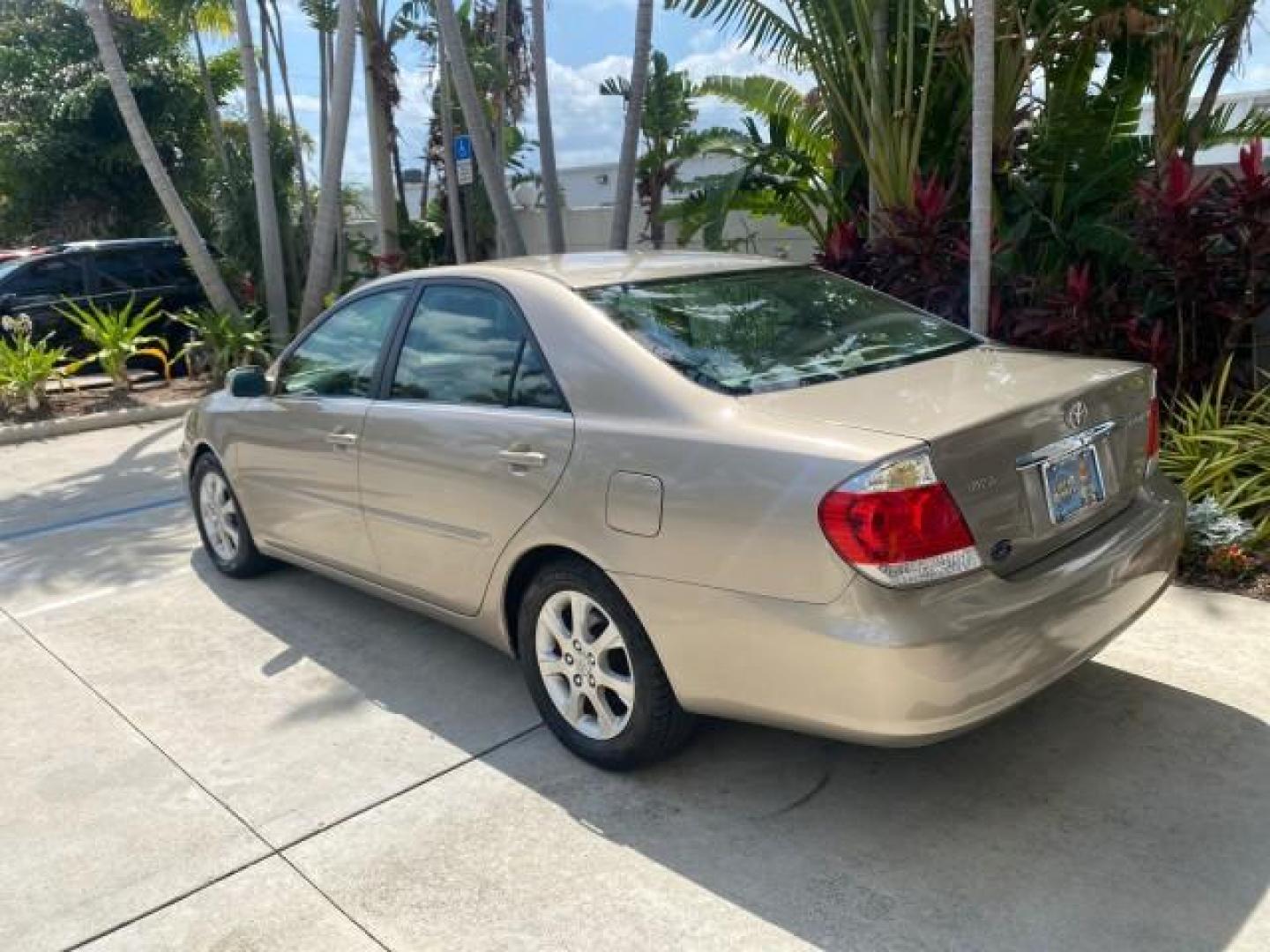 2005 Desert Sand Mica /Taupe Toyota Camry XLE V6 SUNROOF LEATHER (4T1BF30K35U) with an 3.0L DOHC MPFI Vvti 24-Valve V6 Engine engine, Automatic transmission, located at 4701 North Dixie Hwy, Pompano Beach, FL, 33064, (954) 422-2889, 26.240938, -80.123474 - OUR WEBPAGE FLORIDACARS1.COM HAS OVER 100 PHOTOS AND FREE CARFAX LINK 2005 TOYOTA CAMRY LE V6 SUNROOF LEATHER BUCKET SEATS VIN: 4T1BF30K35U597683 4 T 1 B F 3 0 K 3 5 U 5 9 7 6 8 3 SEDAN 4 DR 3.0L V6 F DOHC 24V GASOLINE 28 MPG FRONT WHEEL DRIVE TIRES ARE NEW ! Top Features Alloy Wheels Luxury Package - Photo#5