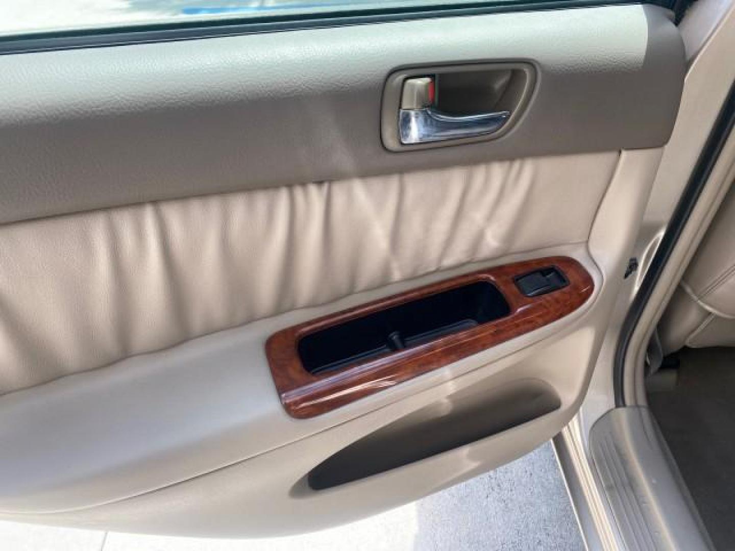 2005 Desert Sand Mica /Taupe Toyota Camry XLE V6 SUNROOF LEATHER (4T1BF30K35U) with an 3.0L DOHC MPFI Vvti 24-Valve V6 Engine engine, Automatic transmission, located at 4701 North Dixie Hwy, Pompano Beach, FL, 33064, (954) 422-2889, 26.240938, -80.123474 - OUR WEBPAGE FLORIDACARS1.COM HAS OVER 100 PHOTOS AND FREE CARFAX LINK 2005 TOYOTA CAMRY LE V6 SUNROOF LEATHER BUCKET SEATS VIN: 4T1BF30K35U597683 4 T 1 B F 3 0 K 3 5 U 5 9 7 6 8 3 SEDAN 4 DR 3.0L V6 F DOHC 24V GASOLINE 28 MPG FRONT WHEEL DRIVE TIRES ARE NEW ! Top Features Alloy Wheels Luxury Package - Photo#60