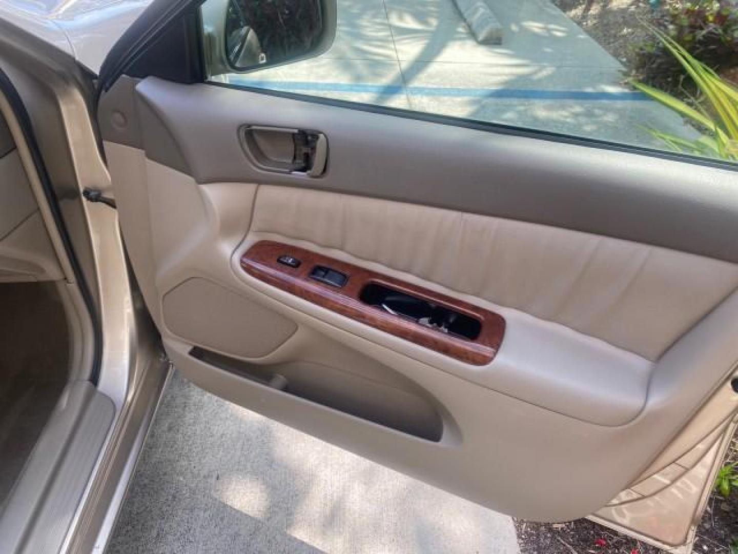2005 Desert Sand Mica /Taupe Toyota Camry XLE V6 SUNROOF LEATHER (4T1BF30K35U) with an 3.0L DOHC MPFI Vvti 24-Valve V6 Engine engine, Automatic transmission, located at 4701 North Dixie Hwy, Pompano Beach, FL, 33064, (954) 422-2889, 26.240938, -80.123474 - OUR WEBPAGE FLORIDACARS1.COM HAS OVER 100 PHOTOS AND FREE CARFAX LINK 2005 TOYOTA CAMRY LE V6 SUNROOF LEATHER BUCKET SEATS VIN: 4T1BF30K35U597683 4 T 1 B F 3 0 K 3 5 U 5 9 7 6 8 3 SEDAN 4 DR 3.0L V6 F DOHC 24V GASOLINE 28 MPG FRONT WHEEL DRIVE TIRES ARE NEW ! Top Features Alloy Wheels Luxury Package - Photo#89