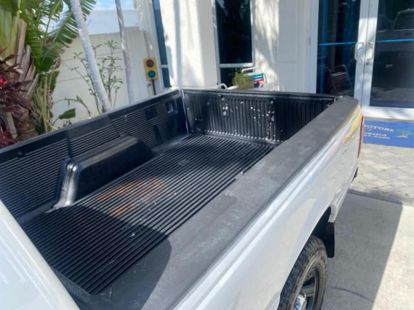 2006 Oxford White /Medium Dk Flint Ford Ranger XL 1 OWNER FLORIDA 4WD (1FTYR11U16P) with an 3.0L OHV V6 Engine engine, Automatic transmission, located at 4701 North Dixie Hwy, Pompano Beach, FL, 33064, (954) 422-2889, 26.240938, -80.123474 - OUR WEBPAGE FLORIDACARS1.COM HAS OVER 100 PHOTOS AND FREE CARFAX LINK 2006 FORD RANGER XL VIN: 1FTYR11U16PA54567 1 F T Y R 1 1 U 1 6 P A 5 4 5 6 7 PICKUP 3.0L V6 F GASOLINE REAR WHEEL DRIVE W/ 4X4 Top Features 4WD/AWD Bed Liner Alloy Wheels Basic Features ABS Brakes Air Conditioning CD Audio AM/FM S - Photo#14