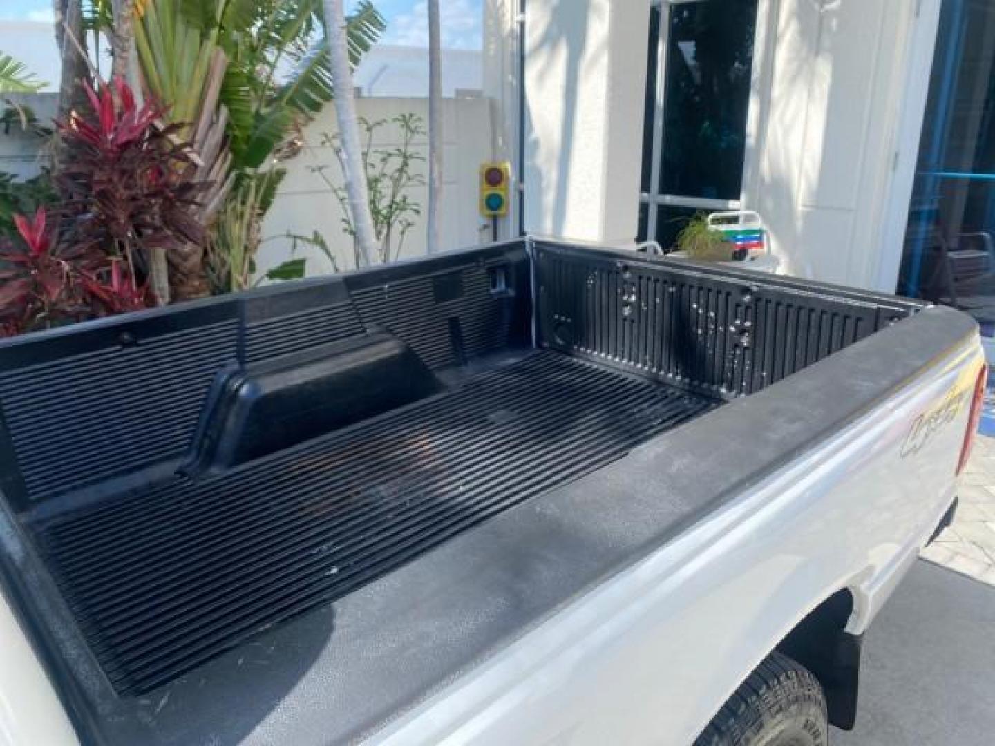 2006 Oxford White /Medium Dk Flint Ford Ranger XL 1 OWNER FLORIDA 4WD (1FTYR11U16P) with an 3.0L OHV V6 Engine engine, Automatic transmission, located at 4701 North Dixie Hwy, Pompano Beach, FL, 33064, (954) 422-2889, 26.240938, -80.123474 - OUR WEBPAGE FLORIDACARS1.COM HAS OVER 100 PHOTOS AND FREE CARFAX LINK 2006 FORD RANGER XL VIN: 1FTYR11U16PA54567 1 F T Y R 1 1 U 1 6 P A 5 4 5 6 7 PICKUP 3.0L V6 F GASOLINE REAR WHEEL DRIVE W/ 4X4 Top Features 4WD/AWD Bed Liner Alloy Wheels Basic Features ABS Brakes Air Conditioning CD Audio AM/FM S - Photo#70