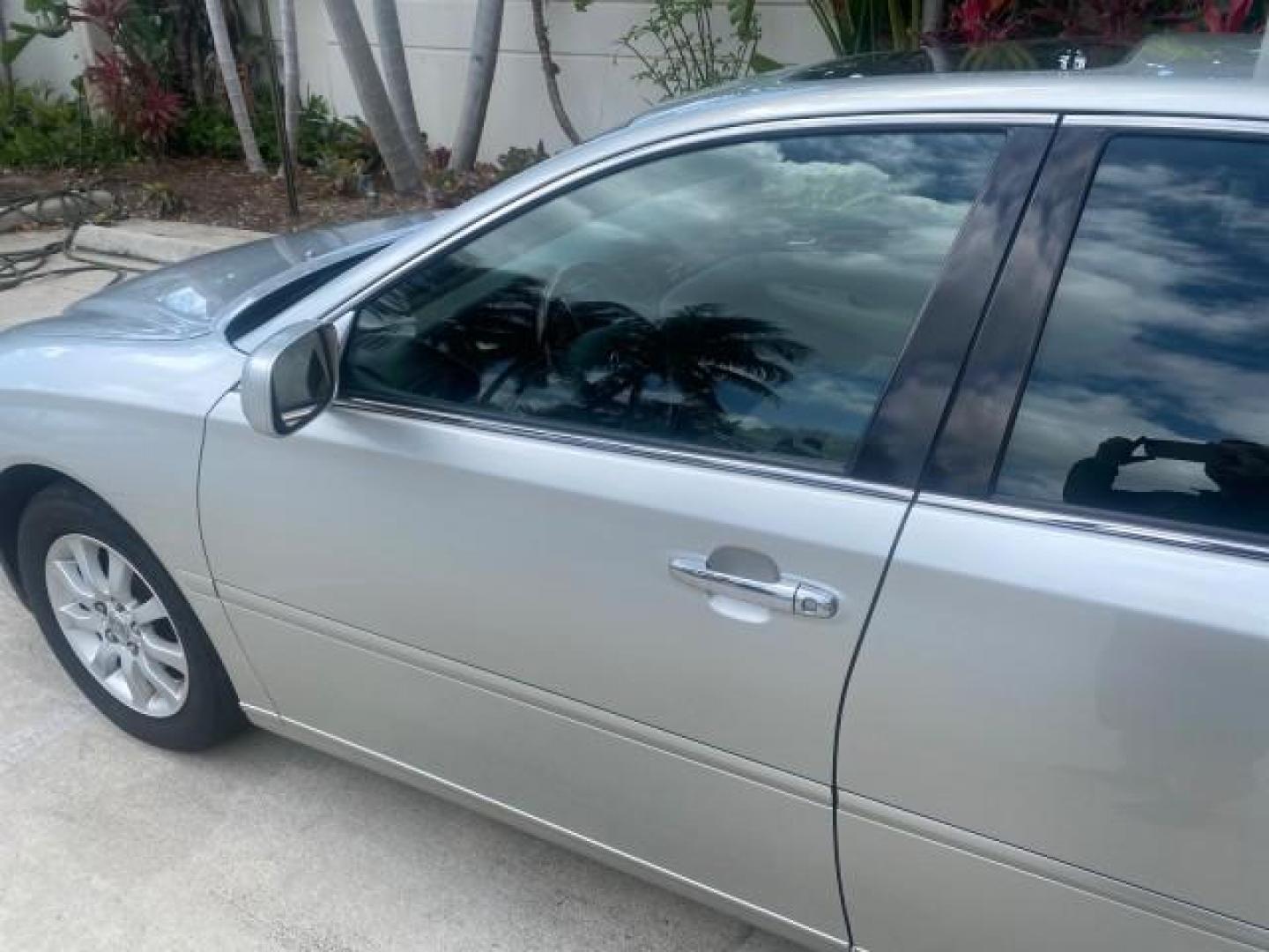2004 Alabaster Metallic /Light Charcoal Lexus ES 330 1 OWNER FL LOW MILES 51,802 (JTHBA30G240) with an 3.3L DOHC EFI 24-Valve V6 Engine engine, Automatic transmission, located at 4701 North Dixie Hwy, Pompano Beach, FL, 33064, (954) 422-2889, 26.240938, -80.123474 - OUR WEBPAGE FLORIDACARS1.COM HAS OVER 100 PHOTOS AND FREE CARFAX LINK 2004 LEXUS ES 330 VIN: JTHBA30G240002762 J T H B A 3 0 G 2 4 0 0 0 2 7 6 2 SEDAN 4 DR 3.3L V6 F 24V GASOLINE 29 MPG FRONT WHEEL DRIVE Top Features Alloy Wheels Leather Seats Memory Seat(s) Sunroof(s) Basic Features ABS Brakes CD A - Photo#26