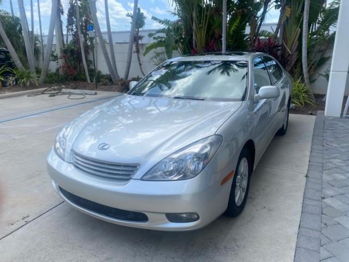 2004 Alabaster Metallic /Light Charcoal Lexus ES 330 1 OWNER FL LOW MILES 51,802 (JTHBA30G240) with an 3.3L DOHC EFI 24-Valve V6 Engine engine, Automatic transmission, located at 4701 North Dixie Hwy, Pompano Beach, FL, 33064, (954) 422-2889, 26.240938, -80.123474 - OUR WEBPAGE FLORIDACARS1.COM HAS OVER 100 PHOTOS AND FREE CARFAX LINK 2004 LEXUS ES 330 VIN: JTHBA30G240002762 J T H B A 3 0 G 2 4 0 0 0 2 7 6 2 SEDAN 4 DR 3.3L V6 F 24V GASOLINE 29 MPG FRONT WHEEL DRIVE Top Features Alloy Wheels Leather Seats Memory Seat(s) Sunroof(s) Basic Features ABS Brakes CD A - Photo#3