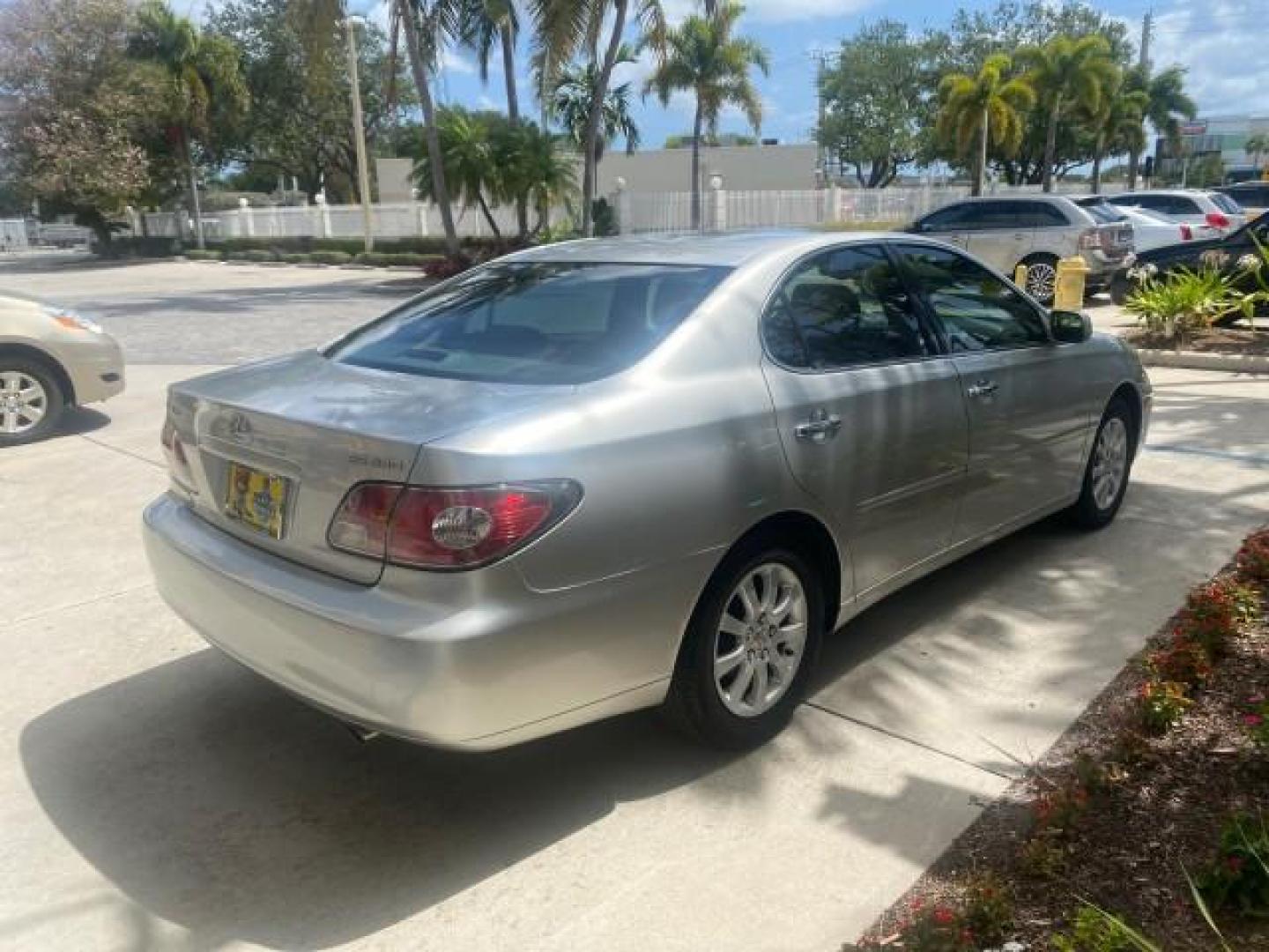 2004 Alabaster Metallic /Light Charcoal Lexus ES 330 1 OWNER FL LOW MILES 51,802 (JTHBA30G240) with an 3.3L DOHC EFI 24-Valve V6 Engine engine, Automatic transmission, located at 4701 North Dixie Hwy, Pompano Beach, FL, 33064, (954) 422-2889, 26.240938, -80.123474 - OUR WEBPAGE FLORIDACARS1.COM HAS OVER 100 PHOTOS AND FREE CARFAX LINK 2004 LEXUS ES 330 VIN: JTHBA30G240002762 J T H B A 3 0 G 2 4 0 0 0 2 7 6 2 SEDAN 4 DR 3.3L V6 F 24V GASOLINE 29 MPG FRONT WHEEL DRIVE Top Features Alloy Wheels Leather Seats Memory Seat(s) Sunroof(s) Basic Features ABS Brakes CD A - Photo#7