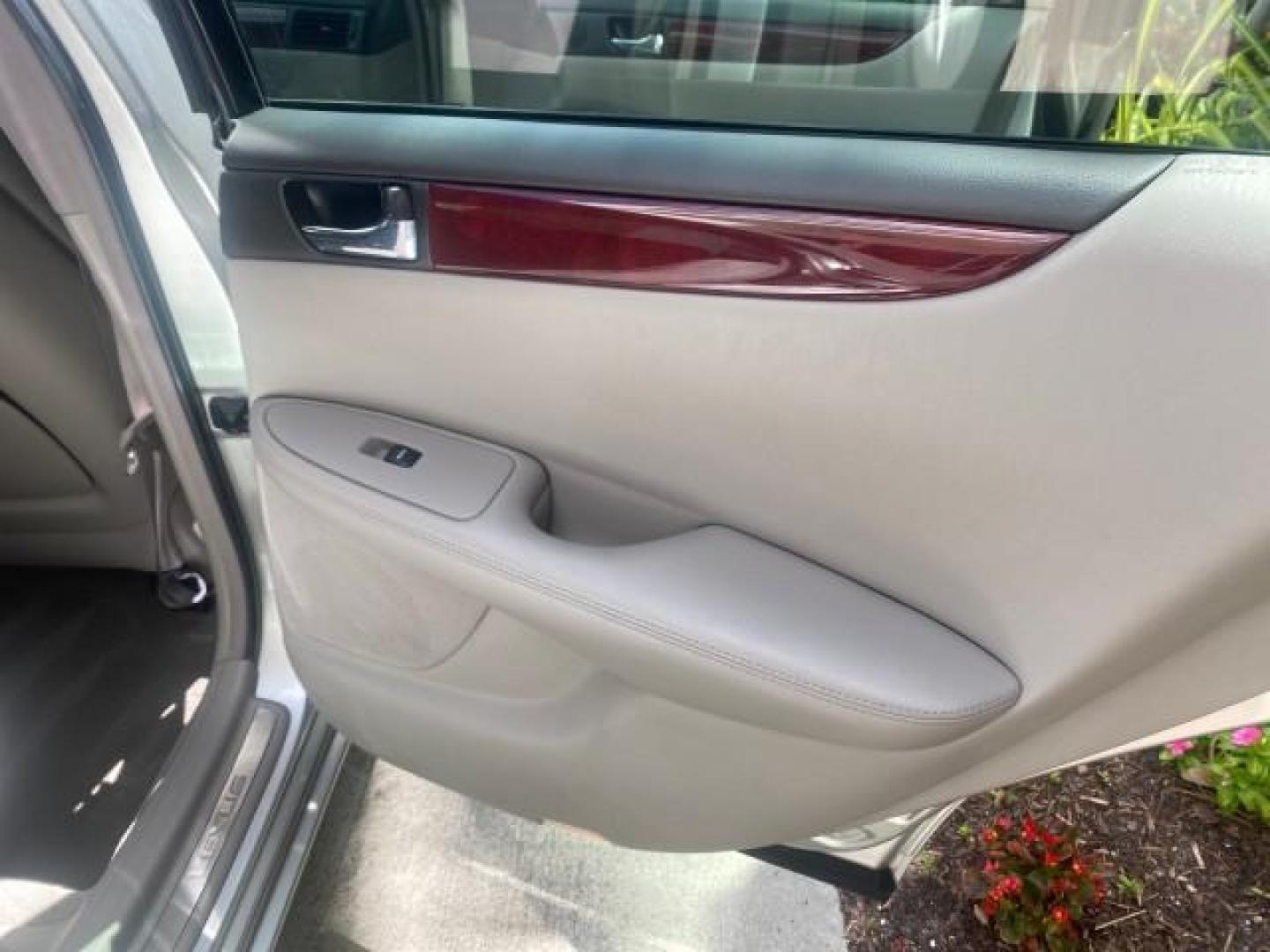 2004 Alabaster Metallic /Light Charcoal Lexus ES 330 1 OWNER FL LOW MILES 51,802 (JTHBA30G240) with an 3.3L DOHC EFI 24-Valve V6 Engine engine, Automatic transmission, located at 4701 North Dixie Hwy, Pompano Beach, FL, 33064, (954) 422-2889, 26.240938, -80.123474 - OUR WEBPAGE FLORIDACARS1.COM HAS OVER 100 PHOTOS AND FREE CARFAX LINK 2004 LEXUS ES 330 VIN: JTHBA30G240002762 J T H B A 3 0 G 2 4 0 0 0 2 7 6 2 SEDAN 4 DR 3.3L V6 F 24V GASOLINE 29 MPG FRONT WHEEL DRIVE Top Features Alloy Wheels Leather Seats Memory Seat(s) Sunroof(s) Basic Features ABS Brakes CD A - Photo#82