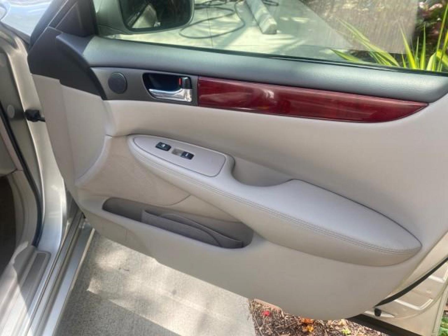 2004 Alabaster Metallic /Light Charcoal Lexus ES 330 1 OWNER FL LOW MILES 51,802 (JTHBA30G240) with an 3.3L DOHC EFI 24-Valve V6 Engine engine, Automatic transmission, located at 4701 North Dixie Hwy, Pompano Beach, FL, 33064, (954) 422-2889, 26.240938, -80.123474 - OUR WEBPAGE FLORIDACARS1.COM HAS OVER 100 PHOTOS AND FREE CARFAX LINK 2004 LEXUS ES 330 VIN: JTHBA30G240002762 J T H B A 3 0 G 2 4 0 0 0 2 7 6 2 SEDAN 4 DR 3.3L V6 F 24V GASOLINE 29 MPG FRONT WHEEL DRIVE Top Features Alloy Wheels Leather Seats Memory Seat(s) Sunroof(s) Basic Features ABS Brakes CD A - Photo#89