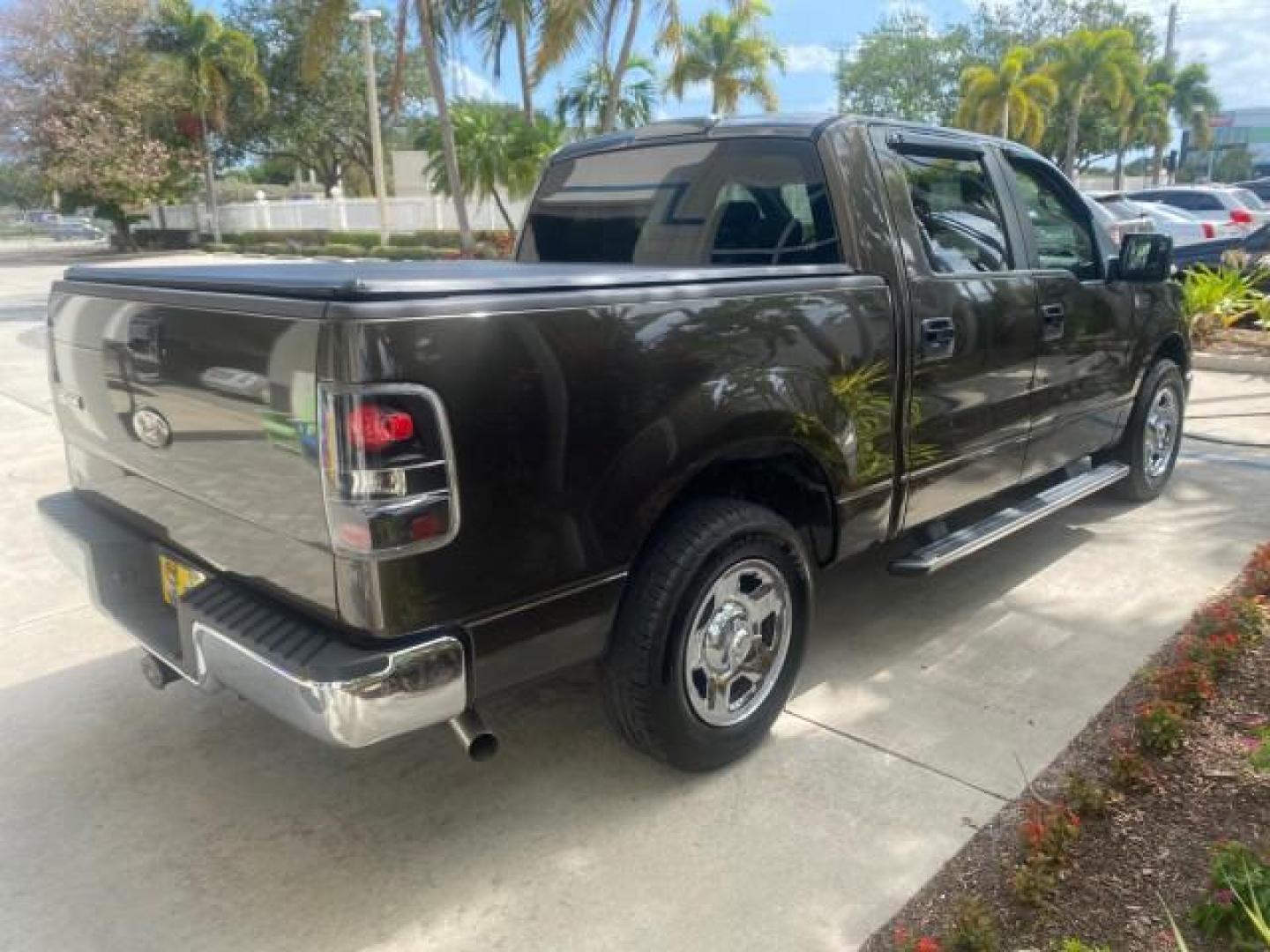 2008 Stone Green Metallic /Tan Ford F-150 XLT CREW CAB 1 OWNER LOW MILES (1FTRW12W98F) with an 4.6L EFI V8 Engine engine, Automatic transmission, located at 4701 North Dixie Hwy, Pompano Beach, FL, 33064, (954) 422-2889, 26.240938, -80.123474 - OUR WEBPAGE FLORIDACARS1.COM HAS OVER 100 PHOTOS AND FREE CARFAX LINK 2008 FORD F-150 XLT VIN: 1FTRW12W98FB00300 1 F T R W 1 2 W 9 8 F B 0 0 3 0 0 CREW PICKUP 4.6L V8 F SOHC GASOLINE REAR WHEEL DRIVE Top Features 20 Inch Plus Wheels Running Boards Alloy Wheels Sport Package Bed Liner Tow Hitch Cloth - Photo#7