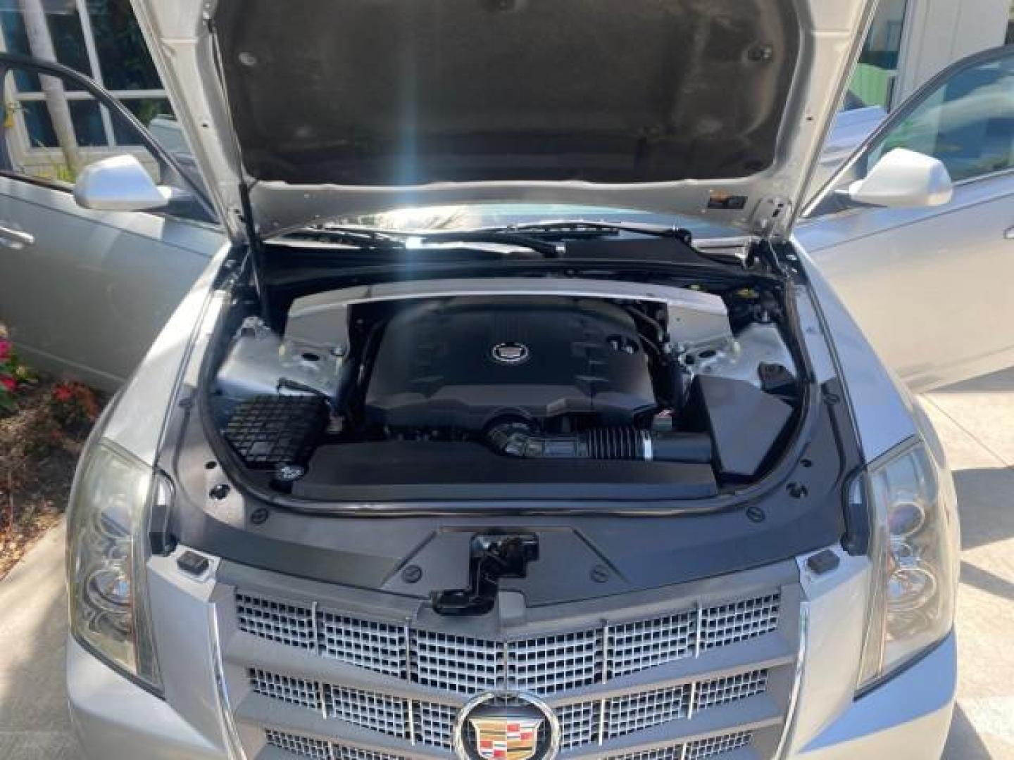 2010 Radiant Silver /Light Titanium/Ebony Cadillac CTS Sedan FLORIDA LOW MILES 50,874 (1G6DA5EG3A0) with an 3.0L V6 SIDI DOHC VVT Engine engine, Automatic transmission, located at 4701 North Dixie Hwy, Pompano Beach, FL, 33064, (954) 422-2889, 26.240938, -80.123474 - OUR WEBPAGE FLORIDACARS1.COM HAS OVER 100 PHOTOS AND FREE CARFAX LINK 2010 CADILLAC CTS 3.0L V6 VIN: 1G6DA5EG3A0134555 1 G 6 D A 5 E G 3 A 0 1 3 4 5 5 5 SEDAN 4 DR 3.0L V6 F DOHC 24V GASOLINE REAR WHEEL DRIVE Top Features Alloy Wheels Basic Features ABS Brakes Overhead Airbags Power Windows Smart Ke - Photo#16