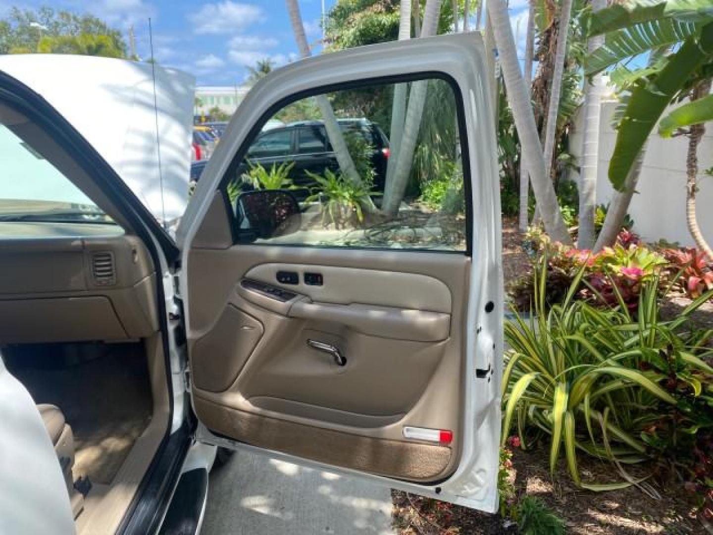 2003 Summit White /Sandstone GMC Yukon Denali 4WD 1 OWNER LOW MILES 65,248 (1GKEK63U03J) with an 6.0L Vortec 6000 V8 SFI Engine engine, Automatic transmission, located at 4701 North Dixie Hwy, Pompano Beach, FL, 33064, (954) 422-2889, 26.240938, -80.123474 - OUR WEBPAGE FLORIDACARS1.COM HAS OVER 100 PHOTOS AND FREE CARFAX LINK 2003 GMC YUKON DENALI 4WD $ 53,090 NEW! VIN: 1GKEK63U03J327650 1 G K E K 6 3 U 0 3 J 3 2 7 6 5 0 4 DOOR WAGON/SPORT UTILITY 6.0L V8 F GASOLINE ALL WHEEL DRIVE Top Features 4WD/AWD Rear Air Conditioning Alloy Wheels Rear Entertainm - Photo#11