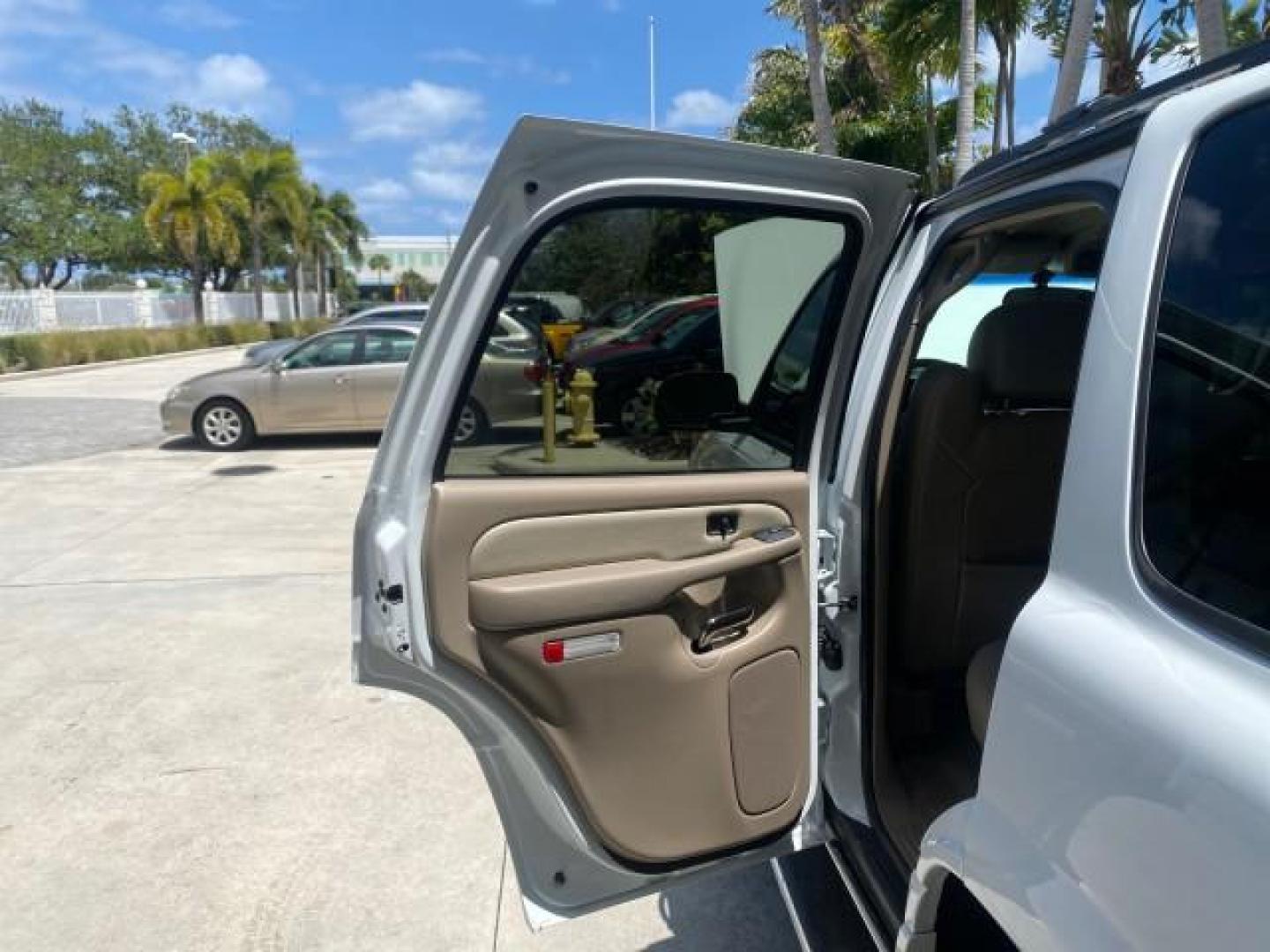 2003 Summit White /Sandstone GMC Yukon Denali 4WD 1 OWNER LOW MILES 65,248 (1GKEK63U03J) with an 6.0L Vortec 6000 V8 SFI Engine engine, Automatic transmission, located at 4701 North Dixie Hwy, Pompano Beach, FL, 33064, (954) 422-2889, 26.240938, -80.123474 - OUR WEBPAGE FLORIDACARS1.COM HAS OVER 100 PHOTOS AND FREE CARFAX LINK 2003 GMC YUKON DENALI 4WD $ 53,090 NEW! VIN: 1GKEK63U03J327650 1 G K E K 6 3 U 0 3 J 3 2 7 6 5 0 4 DOOR WAGON/SPORT UTILITY 6.0L V8 F GASOLINE ALL WHEEL DRIVE Top Features 4WD/AWD Rear Air Conditioning Alloy Wheels Rear Entertainm - Photo#13