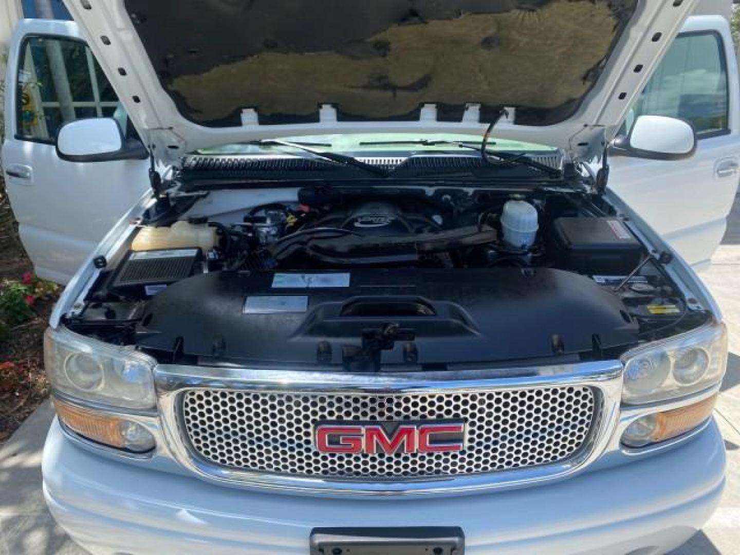 2003 Summit White /Sandstone GMC Yukon Denali 4WD 1 OWNER LOW MILES 65,248 (1GKEK63U03J) with an 6.0L Vortec 6000 V8 SFI Engine engine, Automatic transmission, located at 4701 North Dixie Hwy, Pompano Beach, FL, 33064, (954) 422-2889, 26.240938, -80.123474 - OUR WEBPAGE FLORIDACARS1.COM HAS OVER 100 PHOTOS AND FREE CARFAX LINK 2003 GMC YUKON DENALI 4WD $ 53,090 NEW! VIN: 1GKEK63U03J327650 1 G K E K 6 3 U 0 3 J 3 2 7 6 5 0 4 DOOR WAGON/SPORT UTILITY 6.0L V8 F GASOLINE ALL WHEEL DRIVE Top Features 4WD/AWD Rear Air Conditioning Alloy Wheels Rear Entertainm - Photo#25