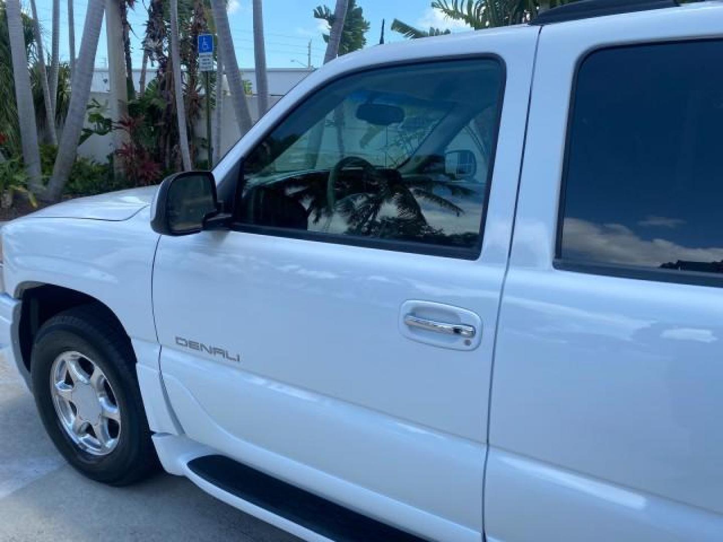 2003 Summit White /Sandstone GMC Yukon Denali 4WD 1 OWNER LOW MILES 65,248 (1GKEK63U03J) with an 6.0L Vortec 6000 V8 SFI Engine engine, Automatic transmission, located at 4701 North Dixie Hwy, Pompano Beach, FL, 33064, (954) 422-2889, 26.240938, -80.123474 - OUR WEBPAGE FLORIDACARS1.COM HAS OVER 100 PHOTOS AND FREE CARFAX LINK 2003 GMC YUKON DENALI 4WD $ 53,090 NEW! VIN: 1GKEK63U03J327650 1 G K E K 6 3 U 0 3 J 3 2 7 6 5 0 4 DOOR WAGON/SPORT UTILITY 6.0L V8 F GASOLINE ALL WHEEL DRIVE Top Features 4WD/AWD Rear Air Conditioning Alloy Wheels Rear Entertainm - Photo#26