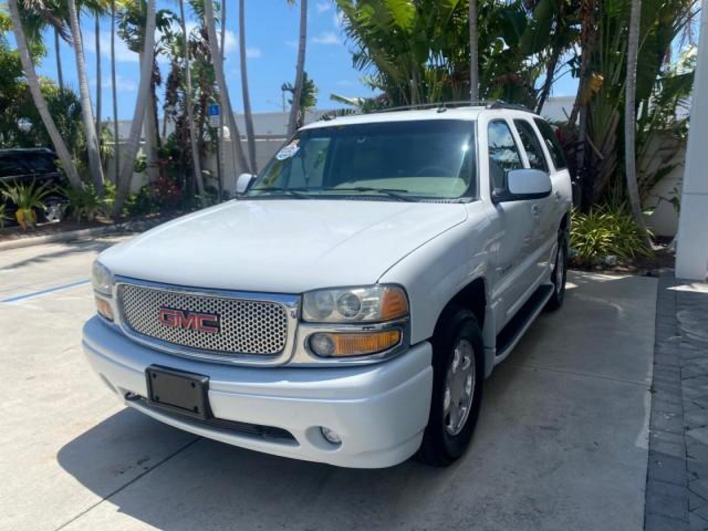 2003 Summit White /Sandstone GMC Yukon Denali 4WD 1 OWNER LOW MILES 65,248 (1GKEK63U03J) with an 6.0L Vortec 6000 V8 SFI Engine engine, Automatic transmission, located at 4701 North Dixie Hwy, Pompano Beach, FL, 33064, (954) 422-2889, 26.240938, -80.123474 - OUR WEBPAGE FLORIDACARS1.COM HAS OVER 100 PHOTOS AND FREE CARFAX LINK 2003 GMC YUKON DENALI 4WD $ 53,090 NEW! VIN: 1GKEK63U03J327650 1 G K E K 6 3 U 0 3 J 3 2 7 6 5 0 4 DOOR WAGON/SPORT UTILITY 6.0L V8 F GASOLINE ALL WHEEL DRIVE Top Features 4WD/AWD Rear Air Conditioning Alloy Wheels Rear Entertainm - Photo#3