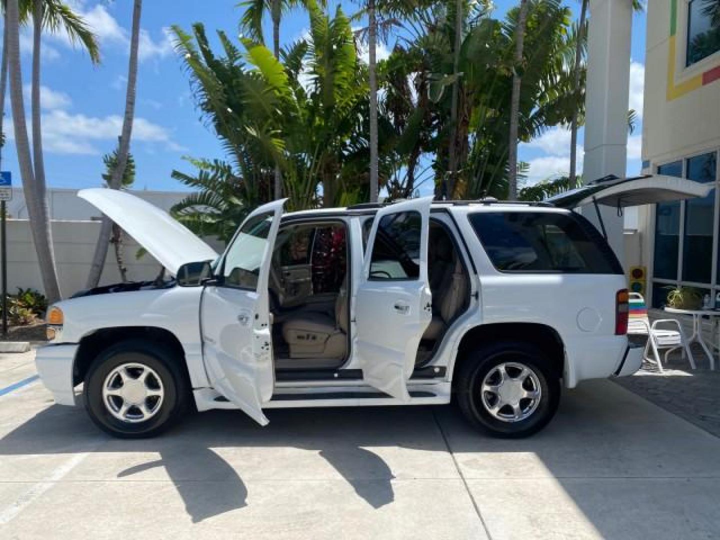 2003 Summit White /Sandstone GMC Yukon Denali 4WD 1 OWNER LOW MILES 65,248 (1GKEK63U03J) with an 6.0L Vortec 6000 V8 SFI Engine engine, Automatic transmission, located at 4701 North Dixie Hwy, Pompano Beach, FL, 33064, (954) 422-2889, 26.240938, -80.123474 - OUR WEBPAGE FLORIDACARS1.COM HAS OVER 100 PHOTOS AND FREE CARFAX LINK 2003 GMC YUKON DENALI 4WD $ 53,090 NEW! VIN: 1GKEK63U03J327650 1 G K E K 6 3 U 0 3 J 3 2 7 6 5 0 4 DOOR WAGON/SPORT UTILITY 6.0L V8 F GASOLINE ALL WHEEL DRIVE Top Features 4WD/AWD Rear Air Conditioning Alloy Wheels Rear Entertainm - Photo#8