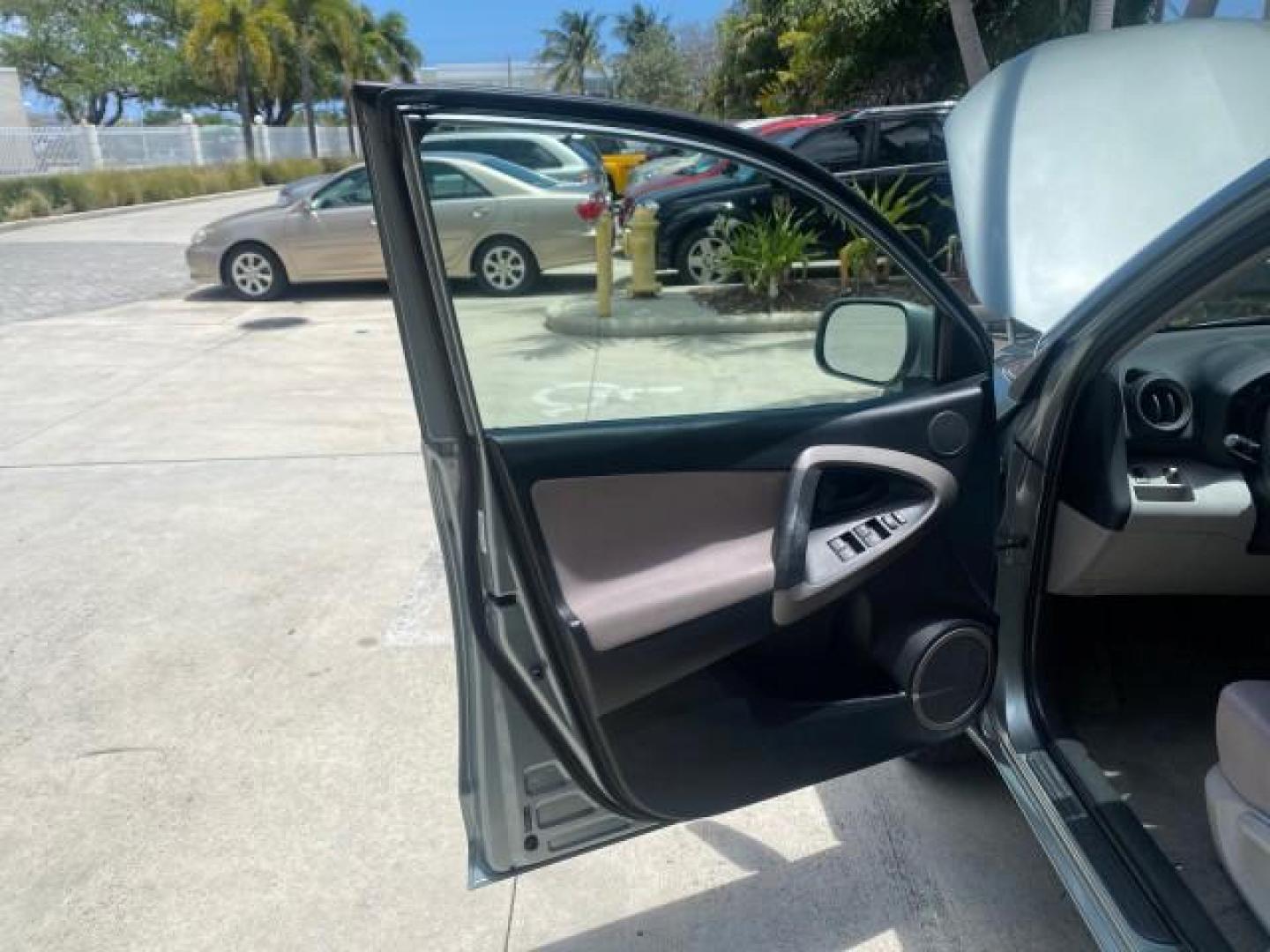 2006 Light Green Metallic /Ash Toyota RAV4 1 OWNER FLORIDA LOW MILES 74,672 (JTMZD33VX65) with an 2.4L DOHC SFI 16-Valve VVT-i 4-Cyl Engine engine, Automatic transmission, located at 4701 North Dixie Hwy, Pompano Beach, FL, 33064, (954) 422-2889, 26.240938, -80.123474 - OUR WEBPAGE FLORIDACARS1.COM HAS OVER 100 PHOTOS AND FREE CARFAX LINK 2006 TOYOTA RAV4 VIN: JTMZD33VX65027688 J T M Z D 3 3 V X 6 5 0 2 7 6 8 8 4 DOOR WAGON/SPORT UTILITY 2.4L I4 F DOHC 16V 30 MPG GASOLINE FRONT WHEEL DRIVE Top Features Cloth Seats Basic Features ABS Brakes Auxiliary Audio Input Pow - Photo#9