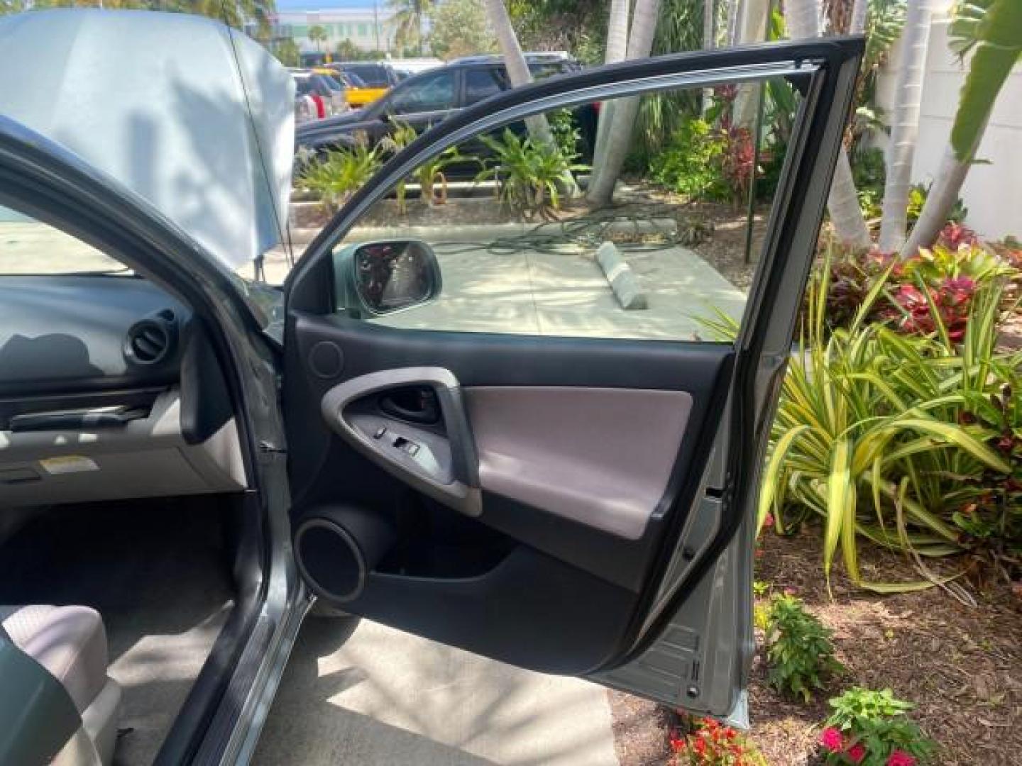 2006 Light Green Metallic /Ash Toyota RAV4 1 OWNER FLORIDA LOW MILES 74,672 (JTMZD33VX65) with an 2.4L DOHC SFI 16-Valve VVT-i 4-Cyl Engine engine, Automatic transmission, located at 4701 North Dixie Hwy, Pompano Beach, FL, 33064, (954) 422-2889, 26.240938, -80.123474 - OUR WEBPAGE FLORIDACARS1.COM HAS OVER 100 PHOTOS AND FREE CARFAX LINK 2006 TOYOTA RAV4 VIN: JTMZD33VX65027688 J T M Z D 3 3 V X 6 5 0 2 7 6 8 8 4 DOOR WAGON/SPORT UTILITY 2.4L I4 F DOHC 16V 30 MPG GASOLINE FRONT WHEEL DRIVE Top Features Cloth Seats Basic Features ABS Brakes Auxiliary Audio Input Pow - Photo#11