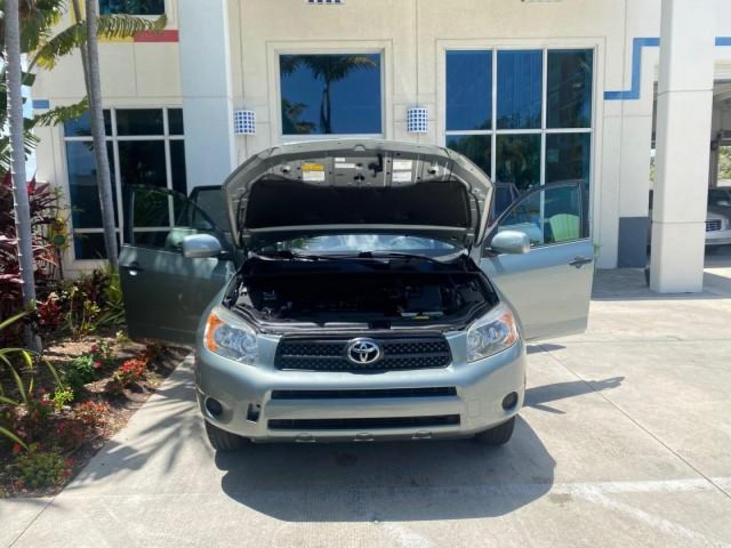 2006 Light Green Metallic /Ash Toyota RAV4 1 OWNER FLORIDA LOW MILES 74,672 (JTMZD33VX65) with an 2.4L DOHC SFI 16-Valve VVT-i 4-Cyl Engine engine, Automatic transmission, located at 4701 North Dixie Hwy, Pompano Beach, FL, 33064, (954) 422-2889, 26.240938, -80.123474 - OUR WEBPAGE FLORIDACARS1.COM HAS OVER 100 PHOTOS AND FREE CARFAX LINK 2006 TOYOTA RAV4 VIN: JTMZD33VX65027688 J T M Z D 3 3 V X 6 5 0 2 7 6 8 8 4 DOOR WAGON/SPORT UTILITY 2.4L I4 F DOHC 16V 30 MPG GASOLINE FRONT WHEEL DRIVE Top Features Cloth Seats Basic Features ABS Brakes Auxiliary Audio Input Pow - Photo#24