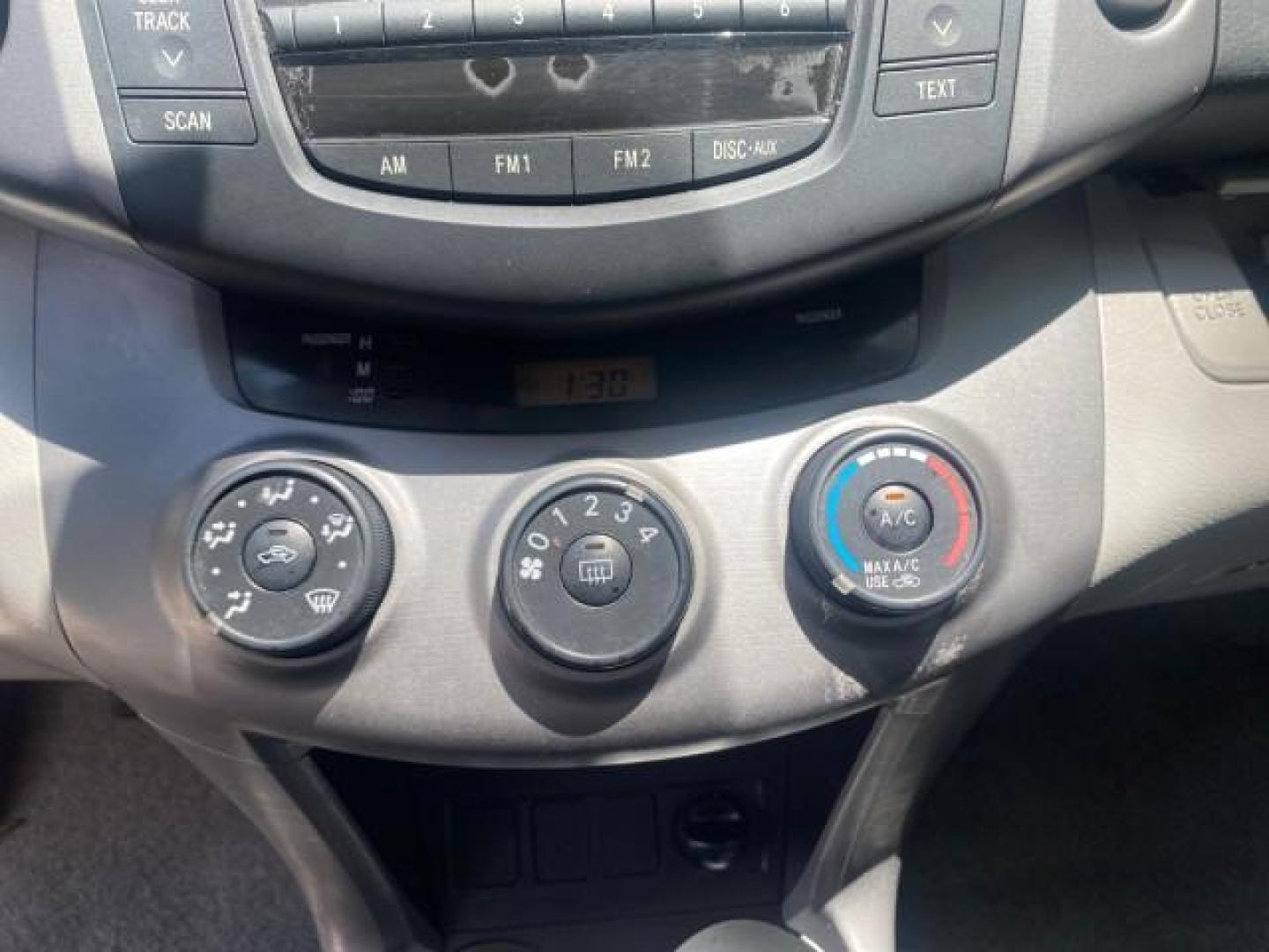 2006 Light Green Metallic /Ash Toyota RAV4 1 OWNER FLORIDA LOW MILES 74,672 (JTMZD33VX65) with an 2.4L DOHC SFI 16-Valve VVT-i 4-Cyl Engine engine, Automatic transmission, located at 4701 North Dixie Hwy, Pompano Beach, FL, 33064, (954) 422-2889, 26.240938, -80.123474 - OUR WEBPAGE FLORIDACARS1.COM HAS OVER 100 PHOTOS AND FREE CARFAX LINK 2006 TOYOTA RAV4 VIN: JTMZD33VX65027688 J T M Z D 3 3 V X 6 5 0 2 7 6 8 8 4 DOOR WAGON/SPORT UTILITY 2.4L I4 F DOHC 16V 30 MPG GASOLINE FRONT WHEEL DRIVE Top Features Cloth Seats Basic Features ABS Brakes Auxiliary Audio Input Pow - Photo#39