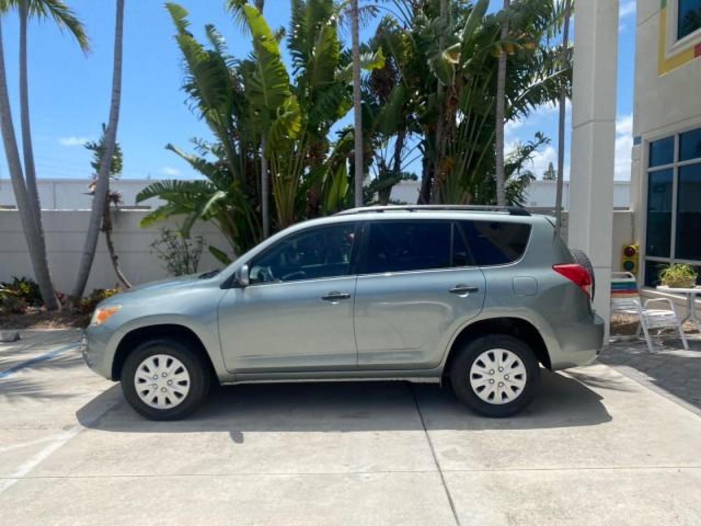 2006 Light Green Metallic /Ash Toyota RAV4 1 OWNER FLORIDA LOW MILES 74,672 (JTMZD33VX65) with an 2.4L DOHC SFI 16-Valve VVT-i 4-Cyl Engine engine, Automatic transmission, located at 4701 North Dixie Hwy, Pompano Beach, FL, 33064, (954) 422-2889, 26.240938, -80.123474 - OUR WEBPAGE FLORIDACARS1.COM HAS OVER 100 PHOTOS AND FREE CARFAX LINK 2006 TOYOTA RAV4 VIN: JTMZD33VX65027688 J T M Z D 3 3 V X 6 5 0 2 7 6 8 8 4 DOOR WAGON/SPORT UTILITY 2.4L I4 F DOHC 16V 30 MPG GASOLINE FRONT WHEEL DRIVE Top Features Cloth Seats Basic Features ABS Brakes Auxiliary Audio Input Pow - Photo#4
