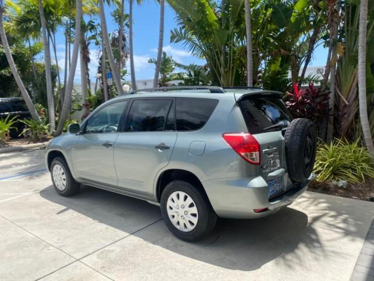 2006 Light Green Metallic /Ash Toyota RAV4 1 OWNER FLORIDA LOW MILES 74,672 (JTMZD33VX65) with an 2.4L DOHC SFI 16-Valve VVT-i 4-Cyl Engine engine, Automatic transmission, located at 4701 North Dixie Hwy, Pompano Beach, FL, 33064, (954) 422-2889, 26.240938, -80.123474 - OUR WEBPAGE FLORIDACARS1.COM HAS OVER 100 PHOTOS AND FREE CARFAX LINK 2006 TOYOTA RAV4 VIN: JTMZD33VX65027688 J T M Z D 3 3 V X 6 5 0 2 7 6 8 8 4 DOOR WAGON/SPORT UTILITY 2.4L I4 F DOHC 16V 30 MPG GASOLINE FRONT WHEEL DRIVE Top Features Cloth Seats Basic Features ABS Brakes Auxiliary Audio Input Pow - Photo#5