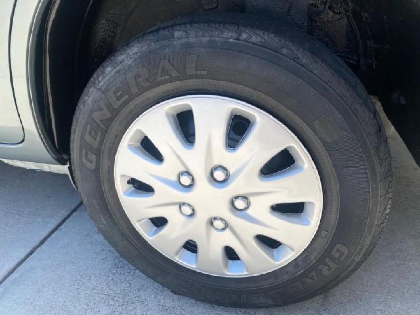 2006 Light Green Metallic /Ash Toyota RAV4 1 OWNER FLORIDA LOW MILES 74,672 (JTMZD33VX65) with an 2.4L DOHC SFI 16-Valve VVT-i 4-Cyl Engine engine, Automatic transmission, located at 4701 North Dixie Hwy, Pompano Beach, FL, 33064, (954) 422-2889, 26.240938, -80.123474 - OUR WEBPAGE FLORIDACARS1.COM HAS OVER 100 PHOTOS AND FREE CARFAX LINK 2006 TOYOTA RAV4 VIN: JTMZD33VX65027688 J T M Z D 3 3 V X 6 5 0 2 7 6 8 8 4 DOOR WAGON/SPORT UTILITY 2.4L I4 F DOHC 16V 30 MPG GASOLINE FRONT WHEEL DRIVE Top Features Cloth Seats Basic Features ABS Brakes Auxiliary Audio Input Pow - Photo#61