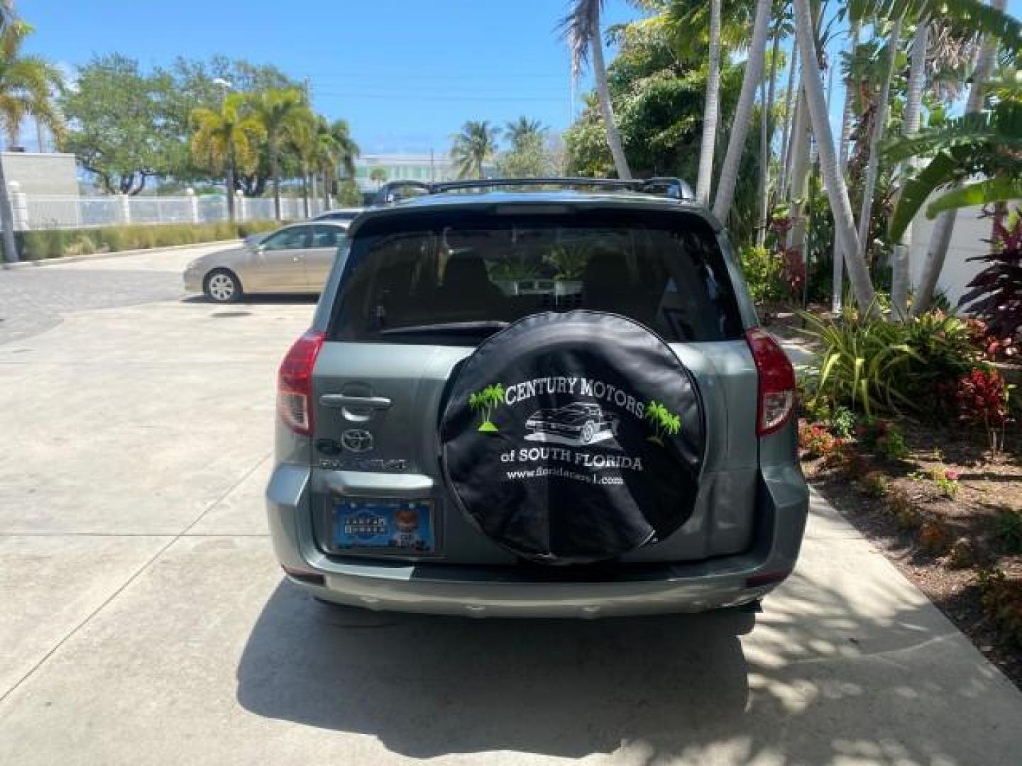 2006 Light Green Metallic /Ash Toyota RAV4 1 OWNER FLORIDA LOW MILES 74,672 (JTMZD33VX65) with an 2.4L DOHC SFI 16-Valve VVT-i 4-Cyl Engine engine, Automatic transmission, located at 4701 North Dixie Hwy, Pompano Beach, FL, 33064, (954) 422-2889, 26.240938, -80.123474 - OUR WEBPAGE FLORIDACARS1.COM HAS OVER 100 PHOTOS AND FREE CARFAX LINK 2006 TOYOTA RAV4 VIN: JTMZD33VX65027688 J T M Z D 3 3 V X 6 5 0 2 7 6 8 8 4 DOOR WAGON/SPORT UTILITY 2.4L I4 F DOHC 16V 30 MPG GASOLINE FRONT WHEEL DRIVE Top Features Cloth Seats Basic Features ABS Brakes Auxiliary Audio Input Pow - Photo#67