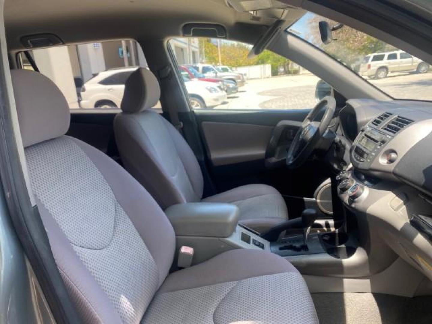 2006 Light Green Metallic /Ash Toyota RAV4 1 OWNER FLORIDA LOW MILES 74,672 (JTMZD33VX65) with an 2.4L DOHC SFI 16-Valve VVT-i 4-Cyl Engine engine, Automatic transmission, located at 4701 North Dixie Hwy, Pompano Beach, FL, 33064, (954) 422-2889, 26.240938, -80.123474 - OUR WEBPAGE FLORIDACARS1.COM HAS OVER 100 PHOTOS AND FREE CARFAX LINK 2006 TOYOTA RAV4 VIN: JTMZD33VX65027688 J T M Z D 3 3 V X 6 5 0 2 7 6 8 8 4 DOOR WAGON/SPORT UTILITY 2.4L I4 F DOHC 16V 30 MPG GASOLINE FRONT WHEEL DRIVE Top Features Cloth Seats Basic Features ABS Brakes Auxiliary Audio Input Pow - Photo#85