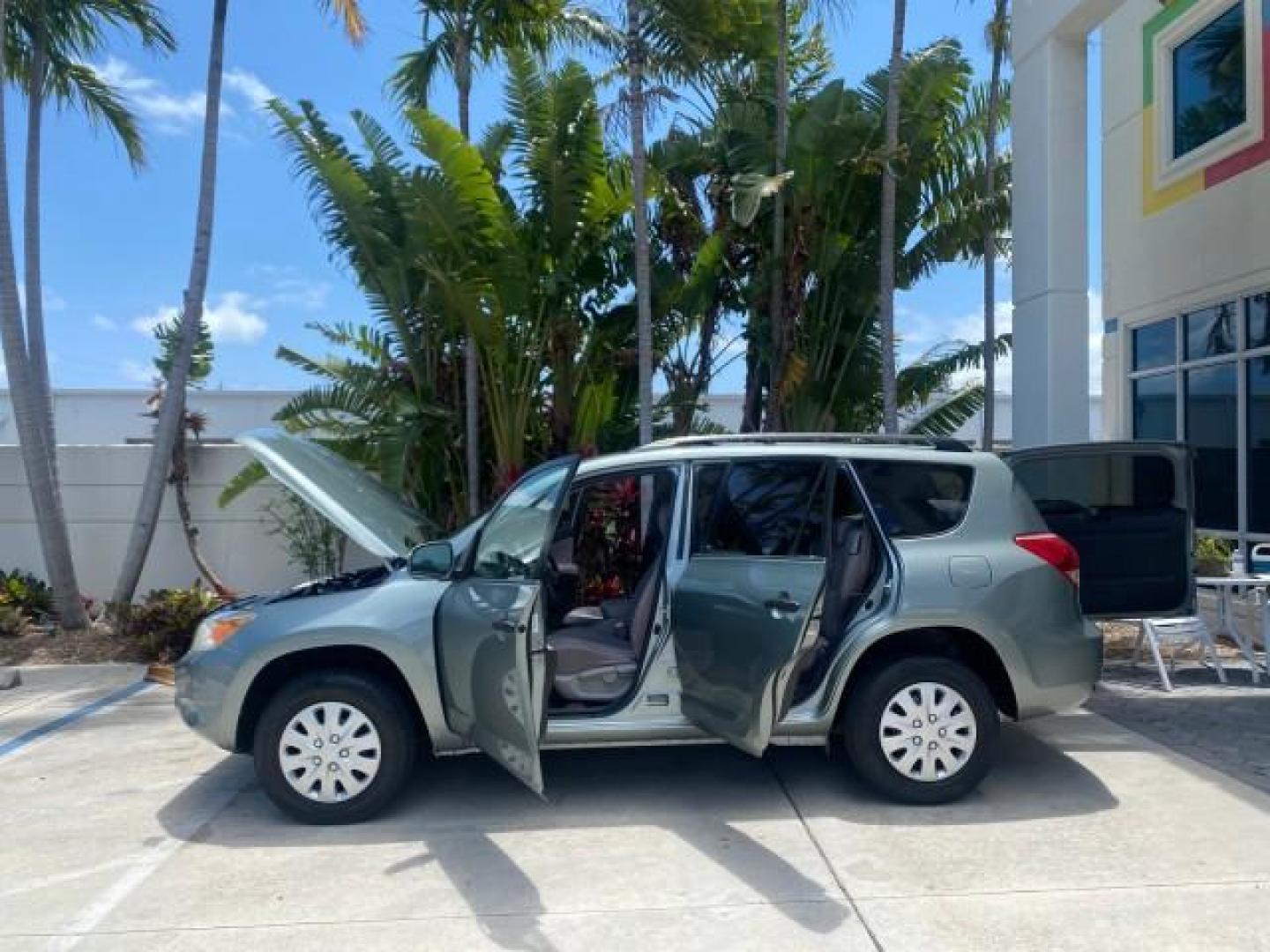 2006 Light Green Metallic /Ash Toyota RAV4 1 OWNER FLORIDA LOW MILES 74,672 (JTMZD33VX65) with an 2.4L DOHC SFI 16-Valve VVT-i 4-Cyl Engine engine, Automatic transmission, located at 4701 North Dixie Hwy, Pompano Beach, FL, 33064, (954) 422-2889, 26.240938, -80.123474 - OUR WEBPAGE FLORIDACARS1.COM HAS OVER 100 PHOTOS AND FREE CARFAX LINK 2006 TOYOTA RAV4 VIN: JTMZD33VX65027688 J T M Z D 3 3 V X 6 5 0 2 7 6 8 8 4 DOOR WAGON/SPORT UTILITY 2.4L I4 F DOHC 16V 30 MPG GASOLINE FRONT WHEEL DRIVE Top Features Cloth Seats Basic Features ABS Brakes Auxiliary Audio Input Pow - Photo#8